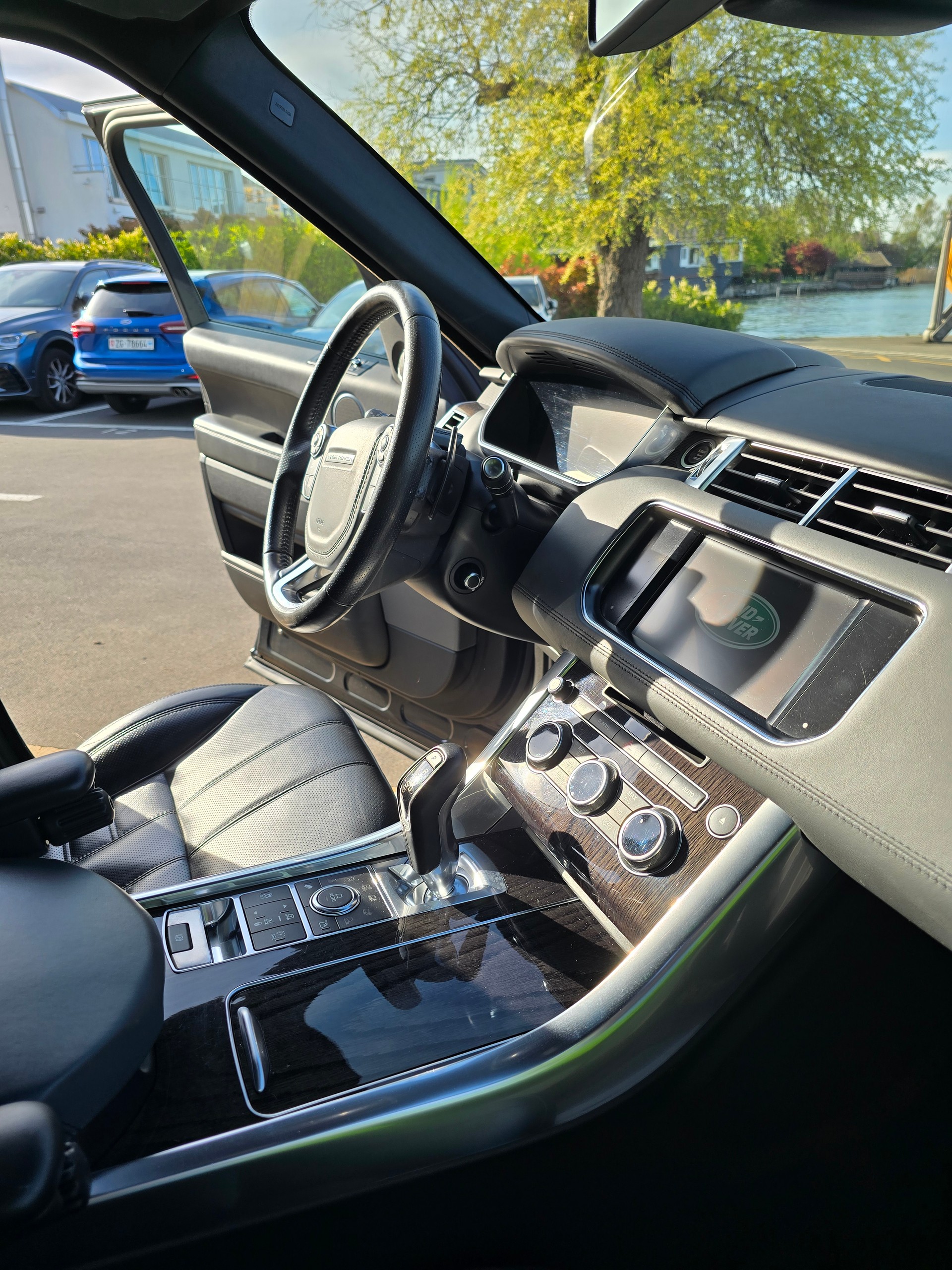 LAND ROVER 4.4 SDV8 Autobiography Dynamic A-image-7