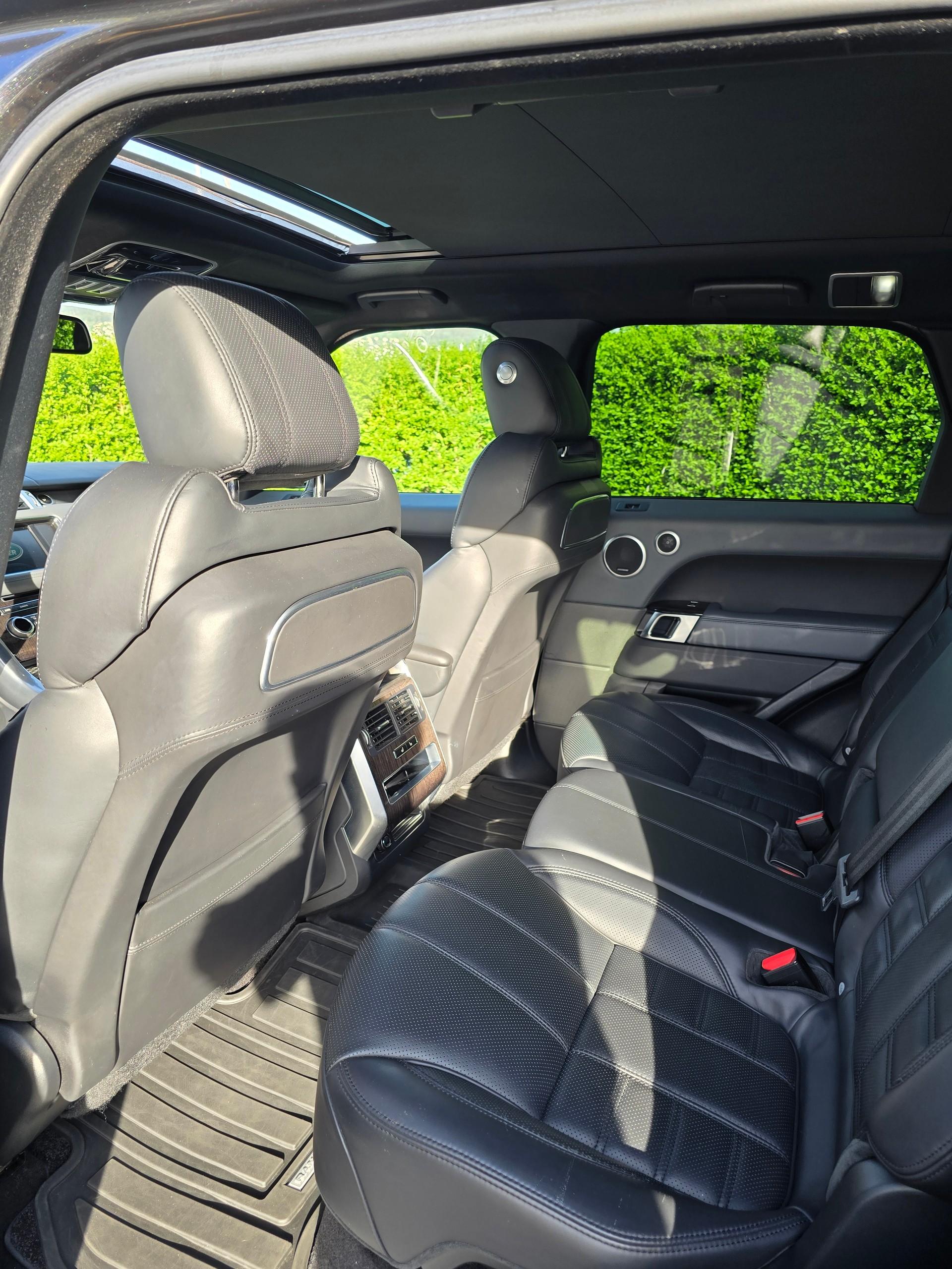 LAND ROVER 4.4 SDV8 Autobiography Dynamic A-image-6