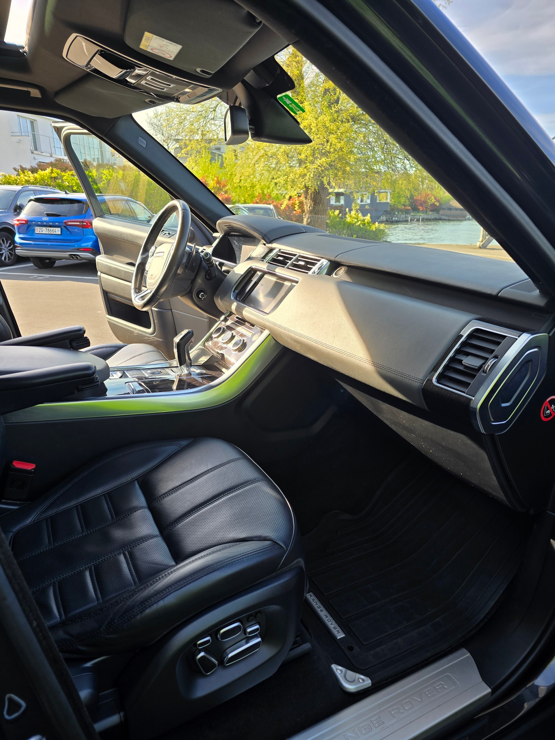 LAND ROVER 4.4 SDV8 Autobiography Dynamic A-image-4