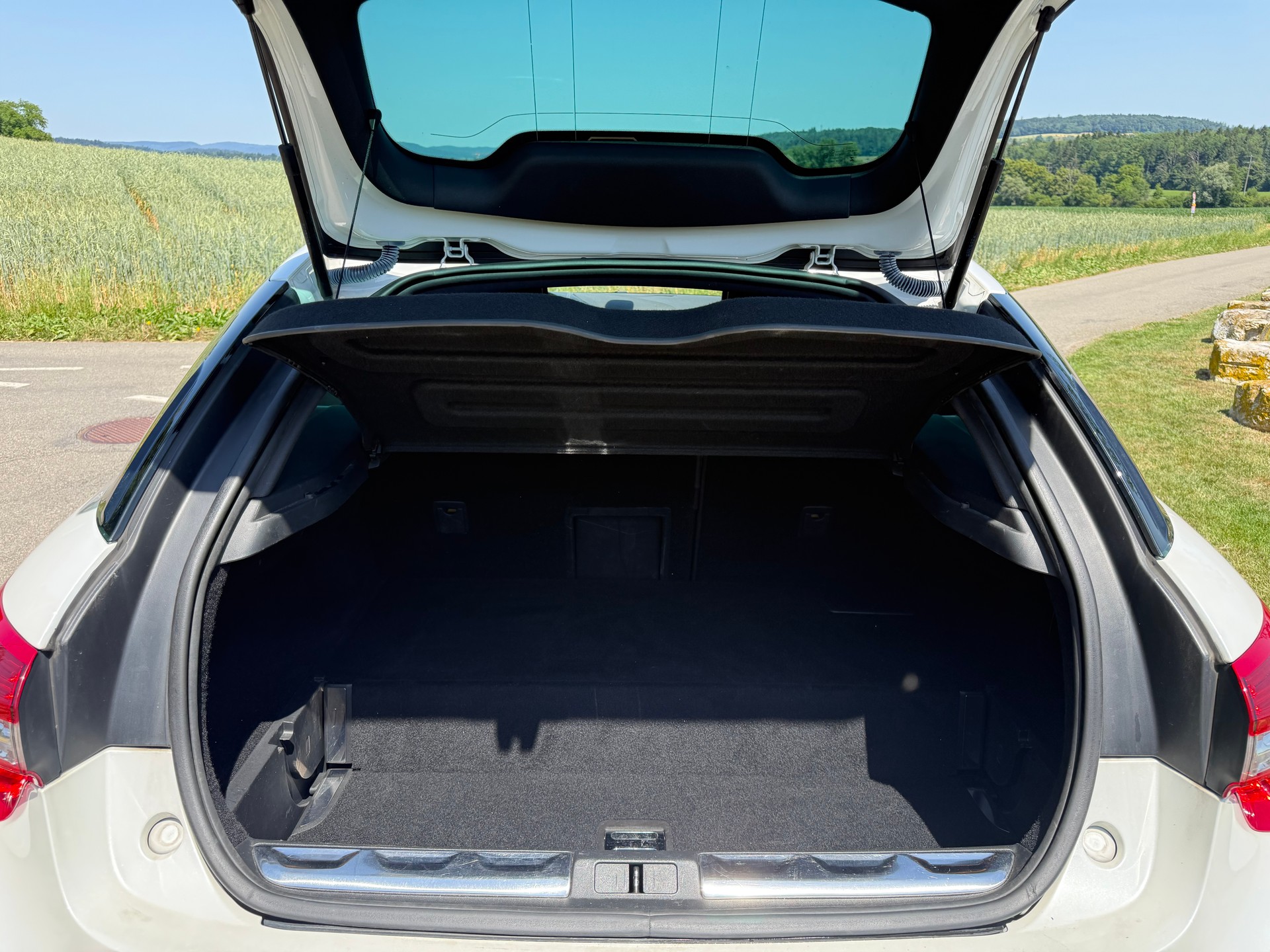 DS AUTOMOBILES DS 5 HYbrid4 200 Sport Chic EGS6-image-8