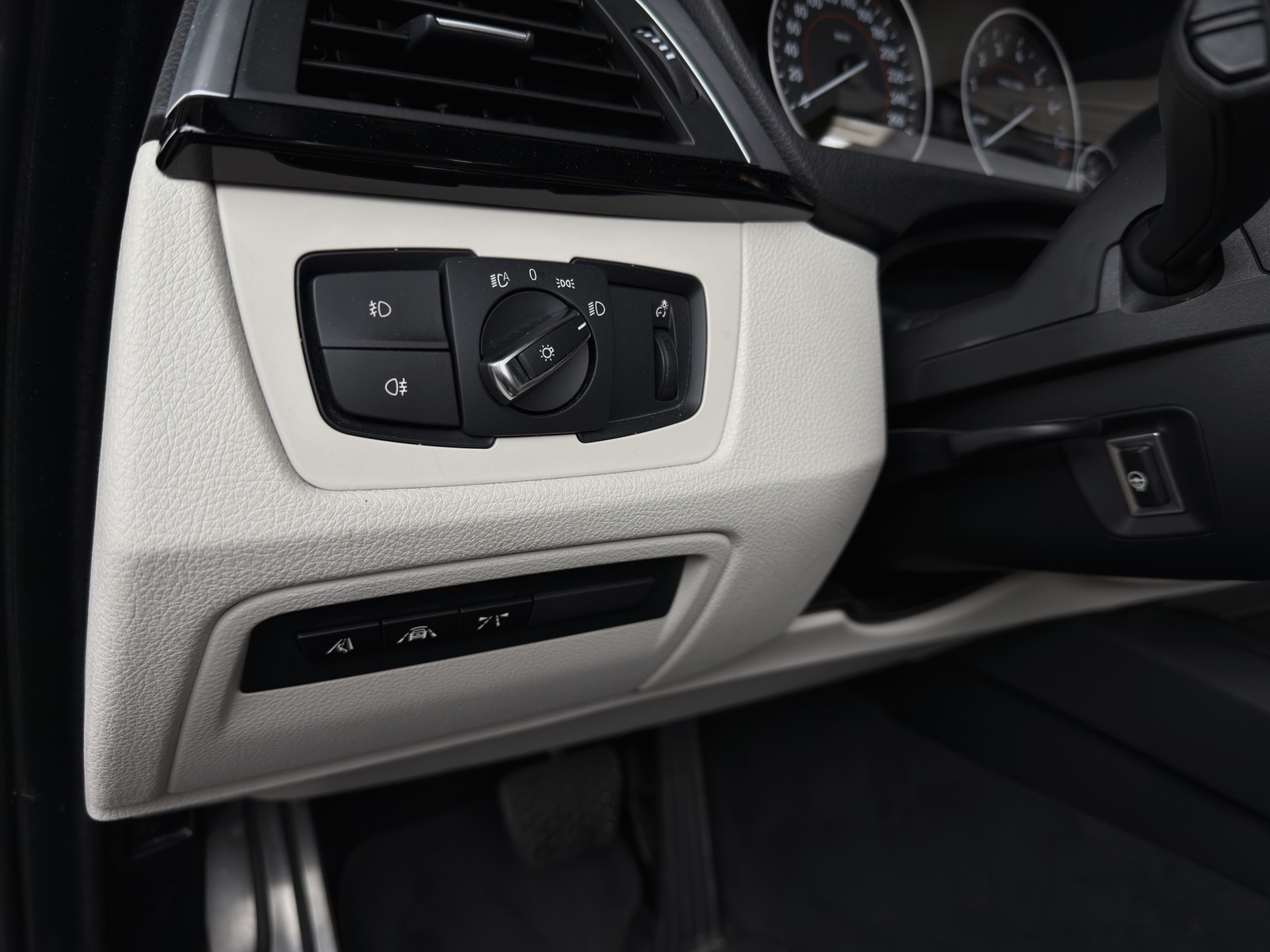BMW 440i Cabriolet xDrive M Sport Steptronic-image-17