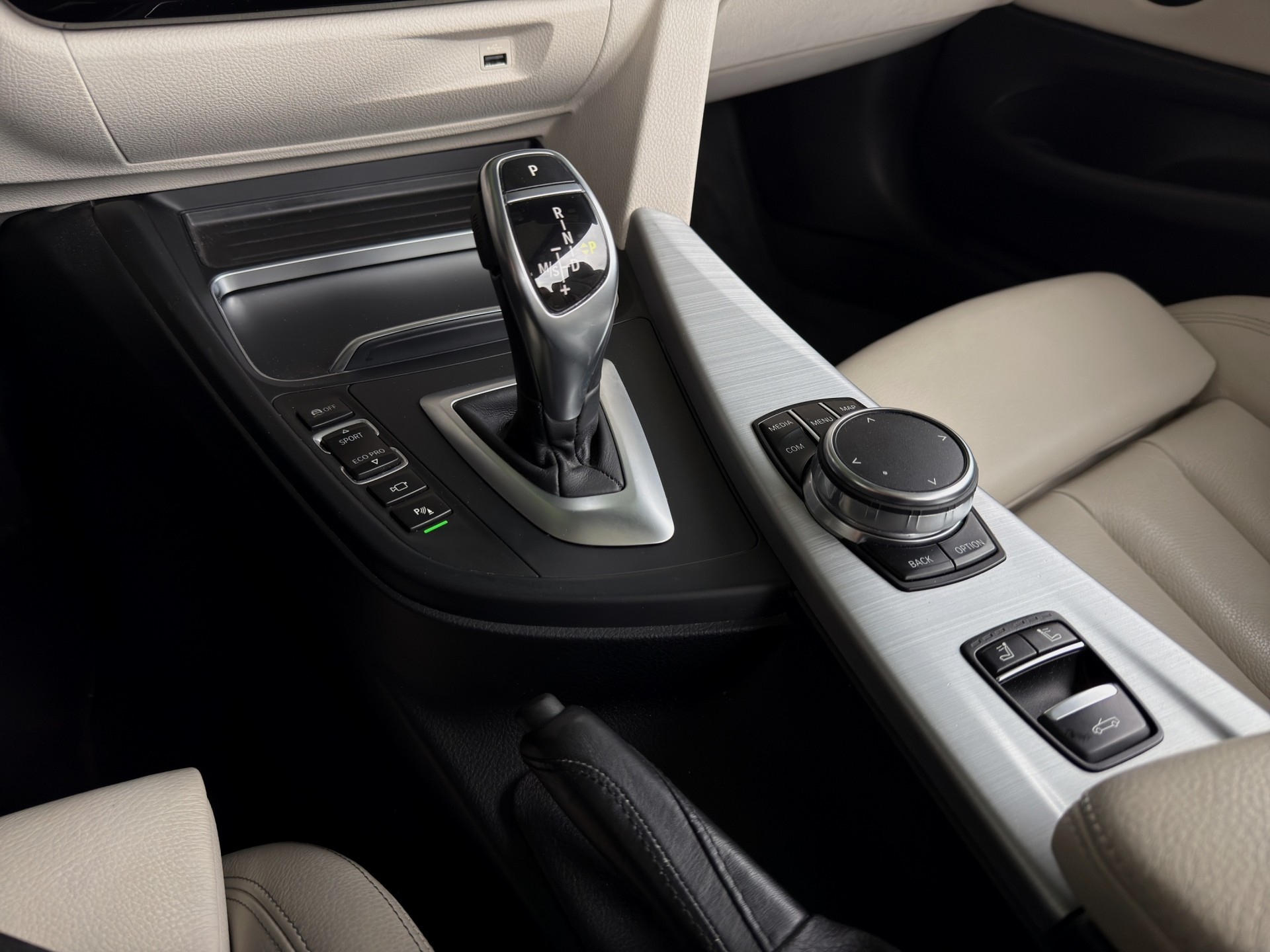 BMW 440i Cabriolet xDrive M Sport Steptronic-image-15