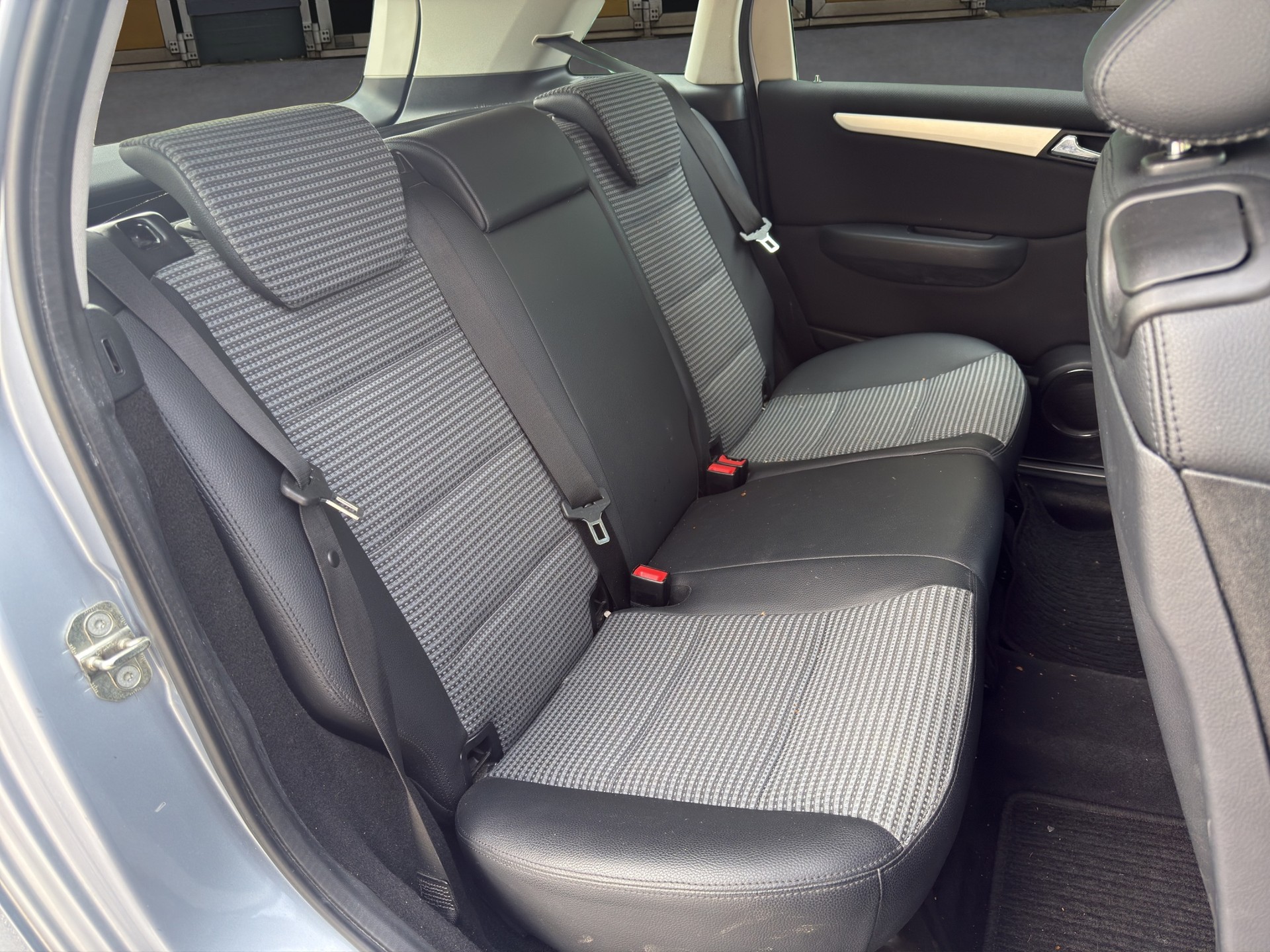 MERCEDES-BENZ B 170-image-12