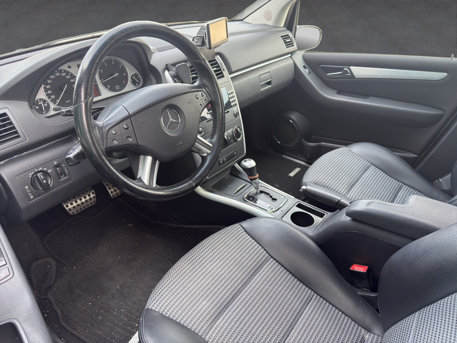 MERCEDES-BENZ B 170-image-8