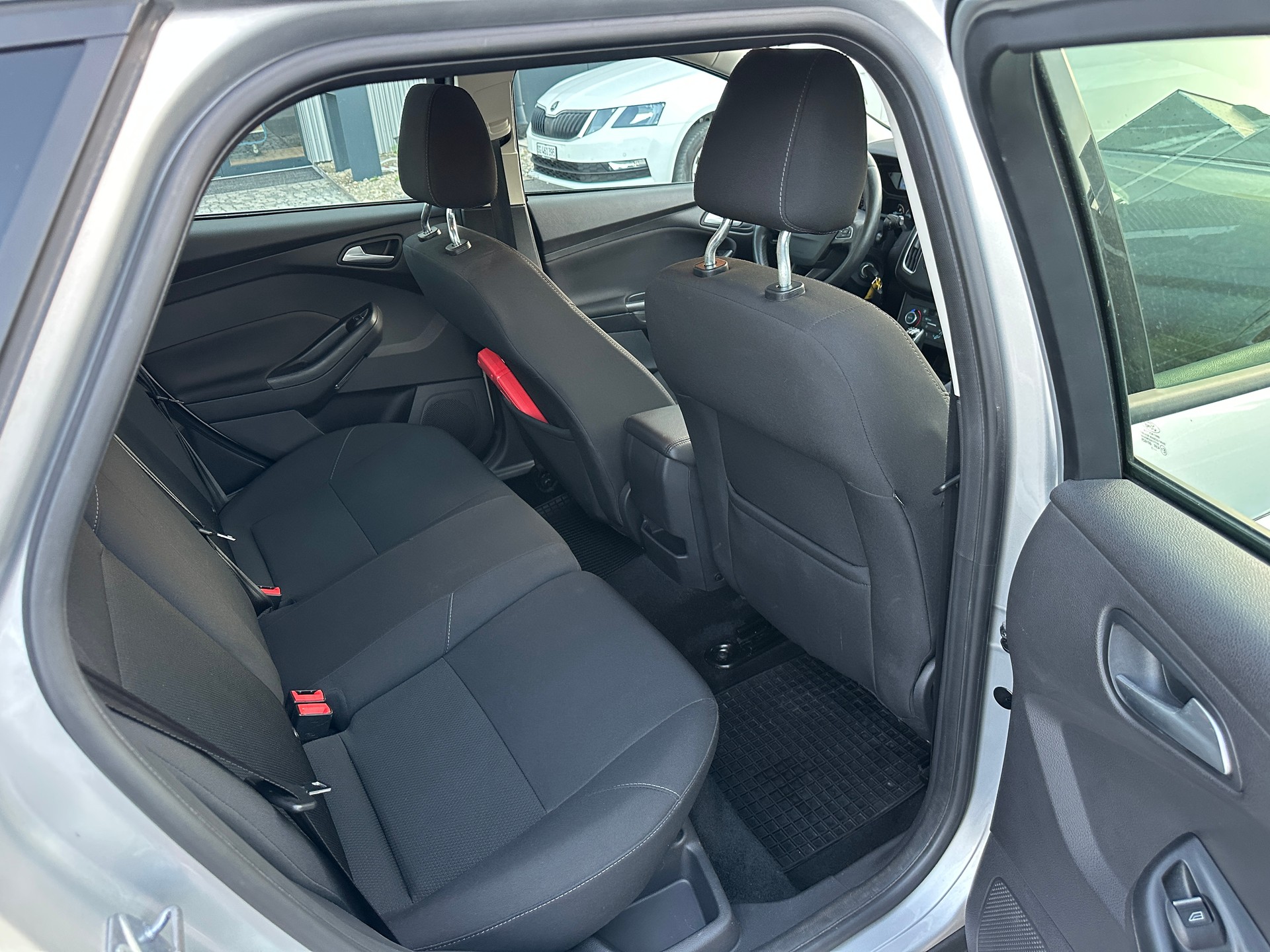 FORD Focus 1.0 SCTi Business-image-11