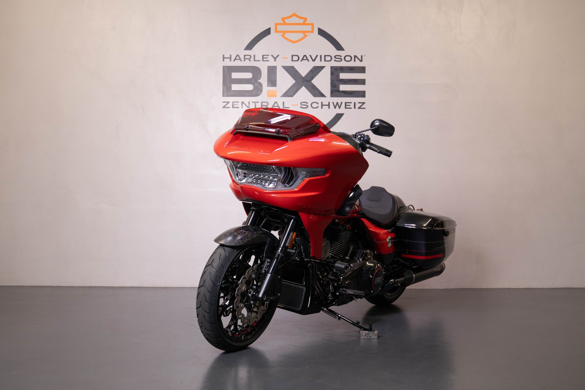 HARLEY-DAVIDSON FLTRXSTSE Road Glide ST 121 CVO-showroom-element-1