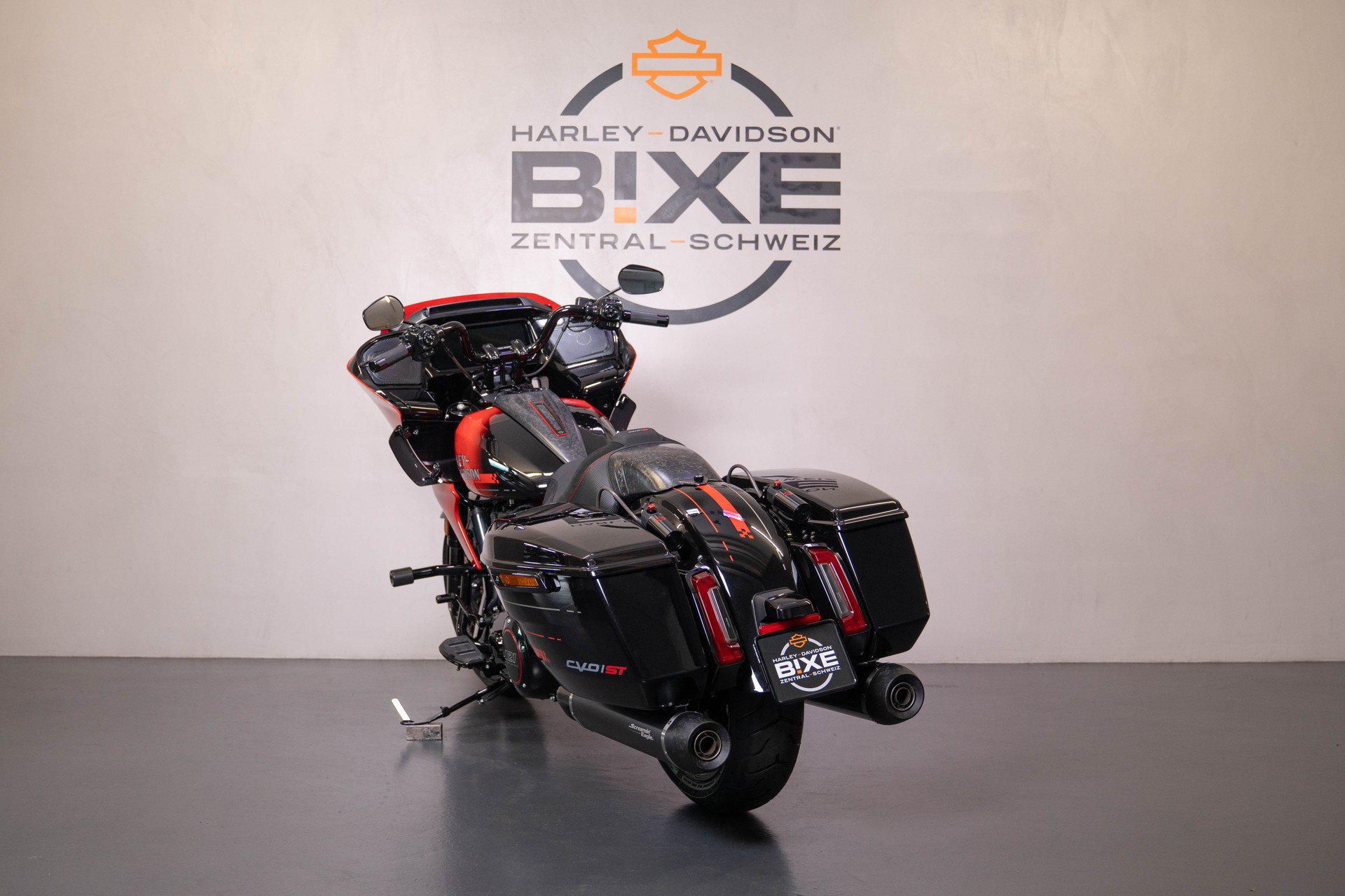 HARLEY-DAVIDSON FLTRXSTSE Road Glide ST 121 CVO-showroom-element-3