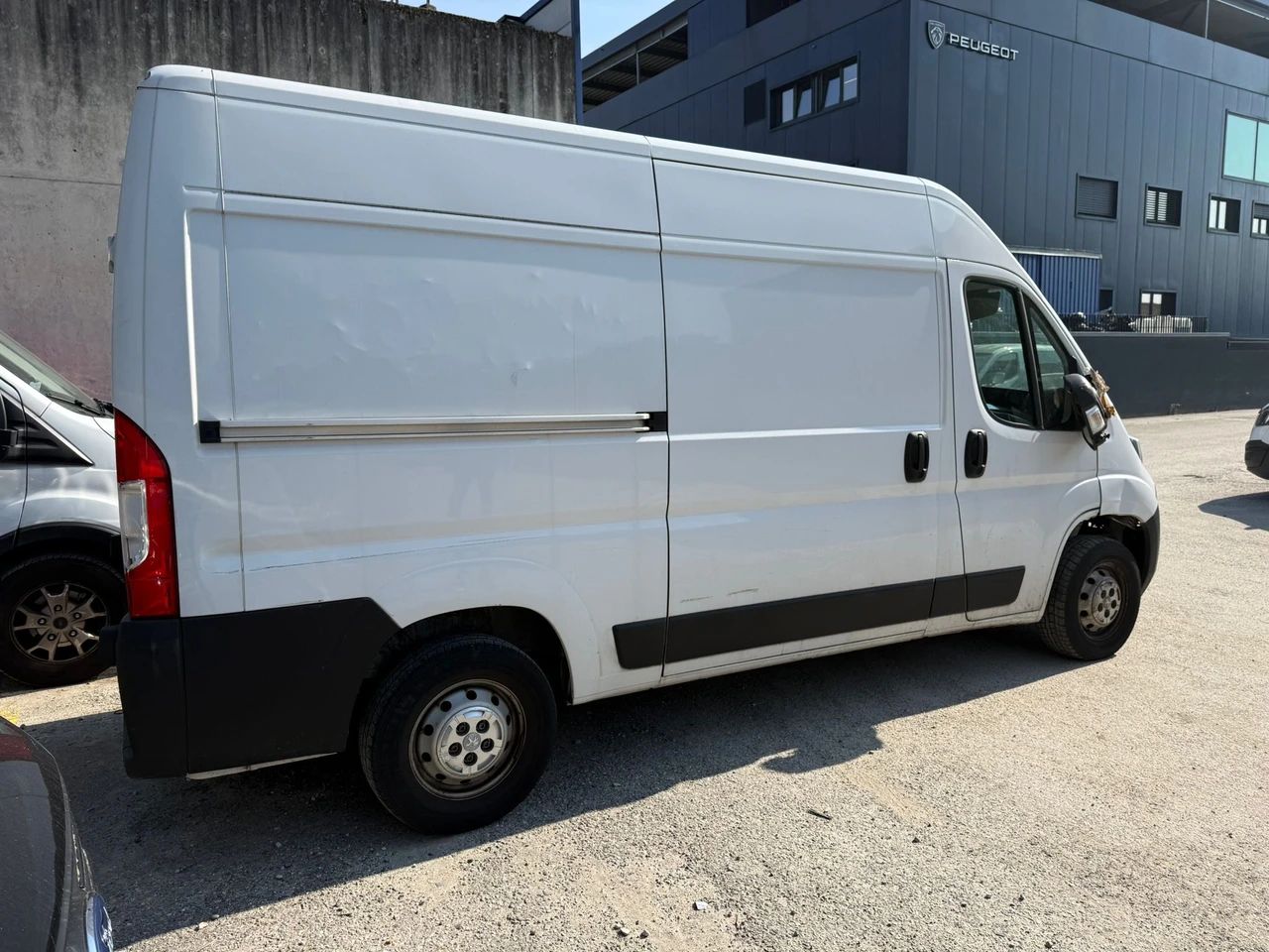 PEUGEOT Boxer 2.2 HDI 335 Pro L2H2-image-3