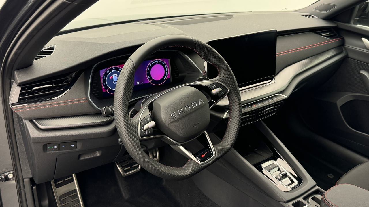 SKODA Octavia Combi 2.0 TSI DSG RS-image-6