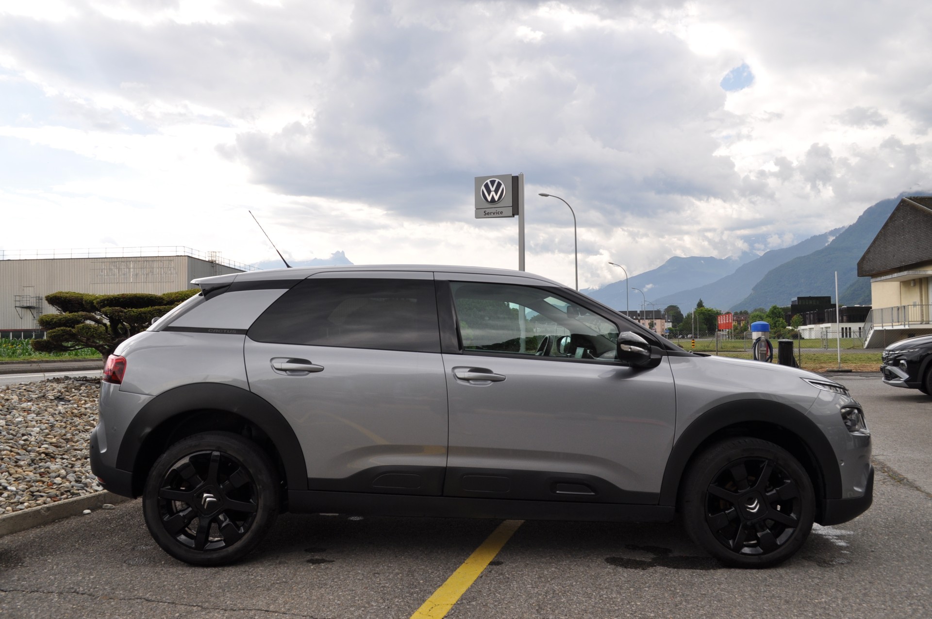 CITROEN C4 Cactus 1.2 Pure Tech Shine EAT6-image-4
