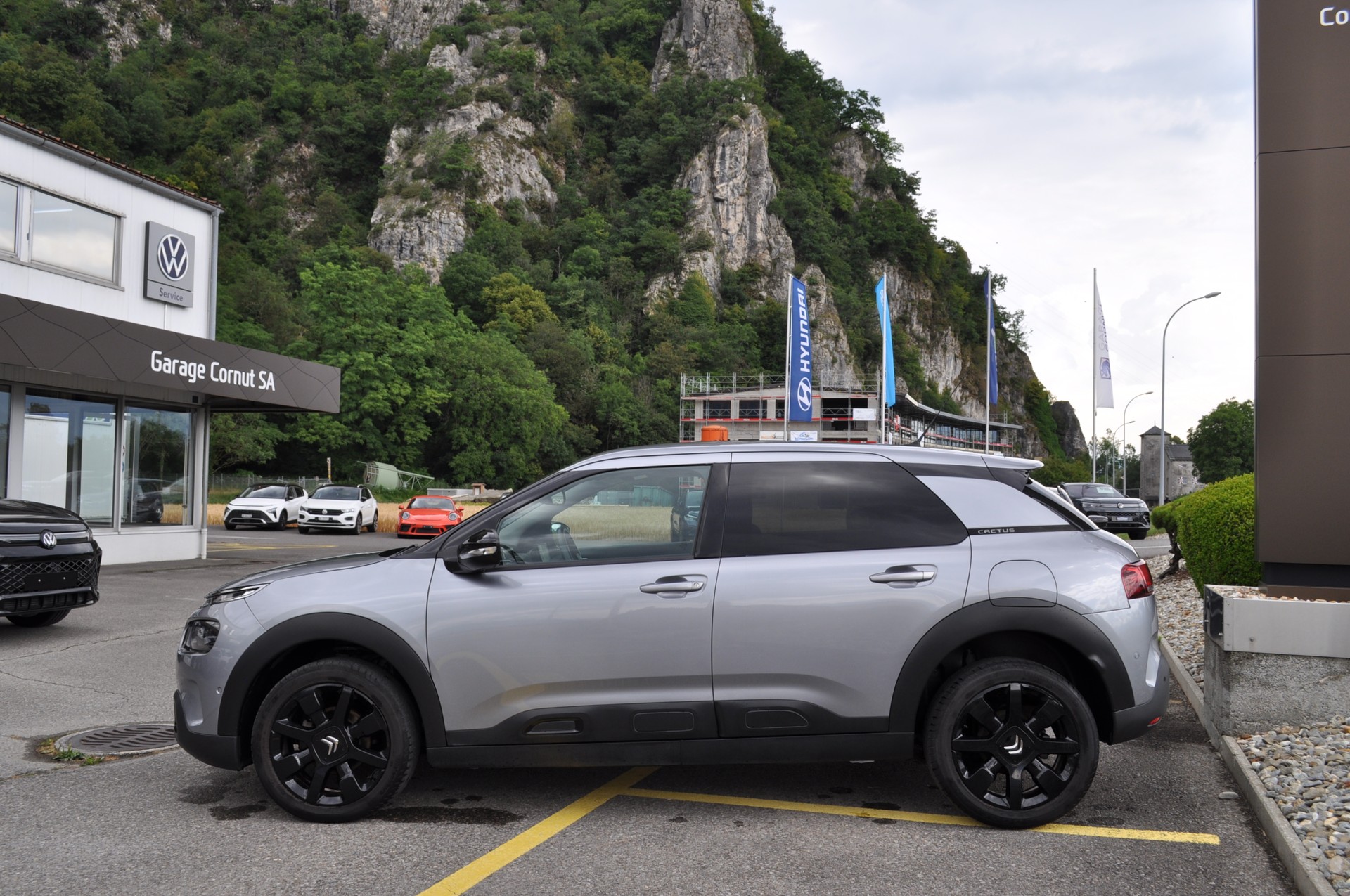 CITROEN C4 Cactus 1.2 Pure Tech Shine EAT6-image-1