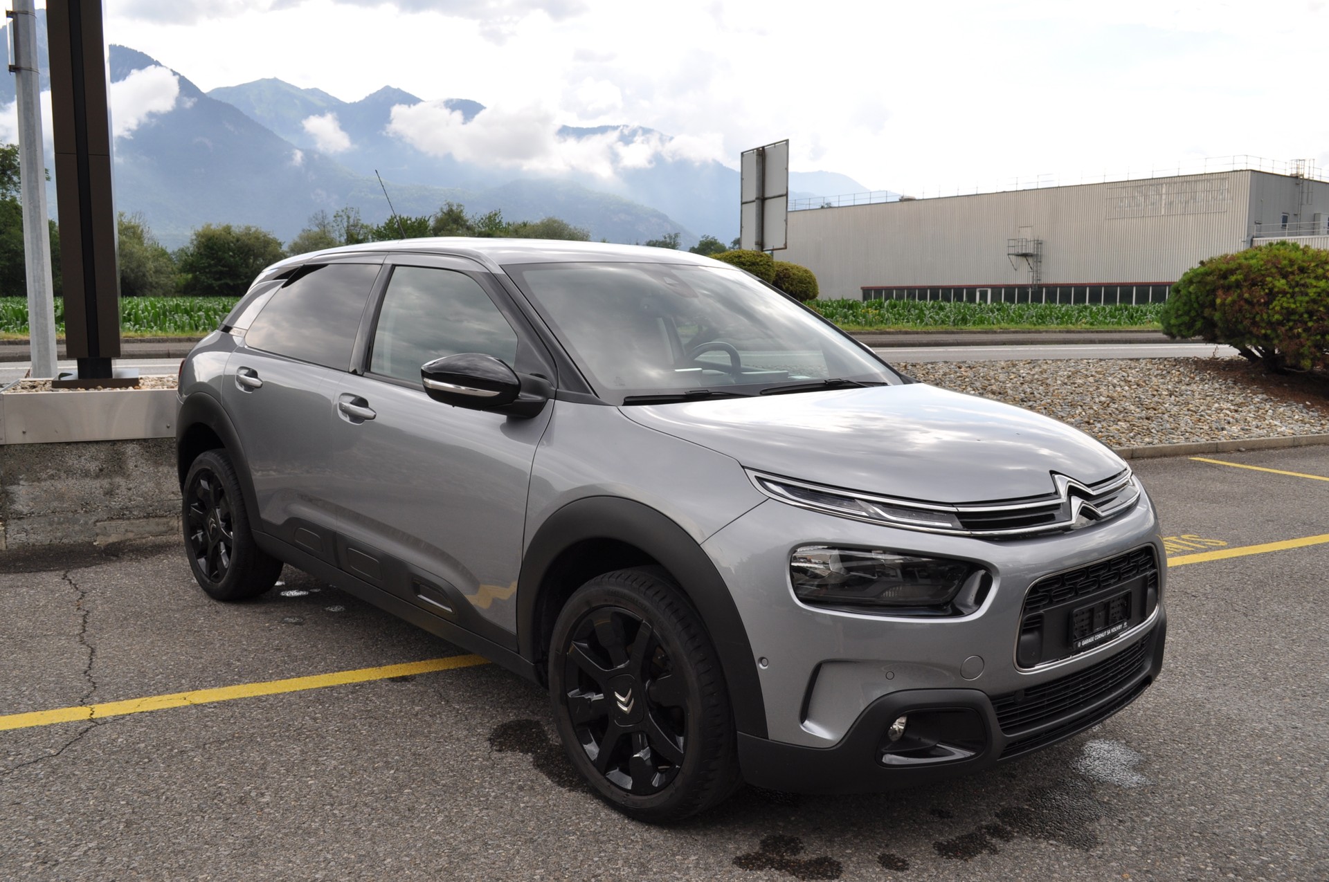 CITROEN C4 Cactus 1.2 Pure Tech Shine EAT6-image-3