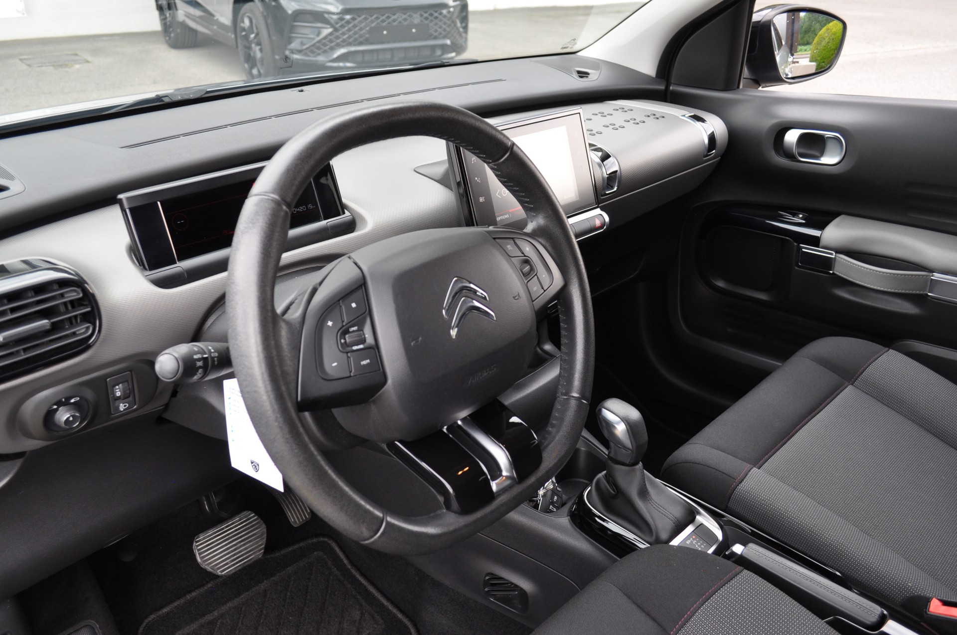 CITROEN C4 Cactus 1.2 Pure Tech Shine EAT6-image-11