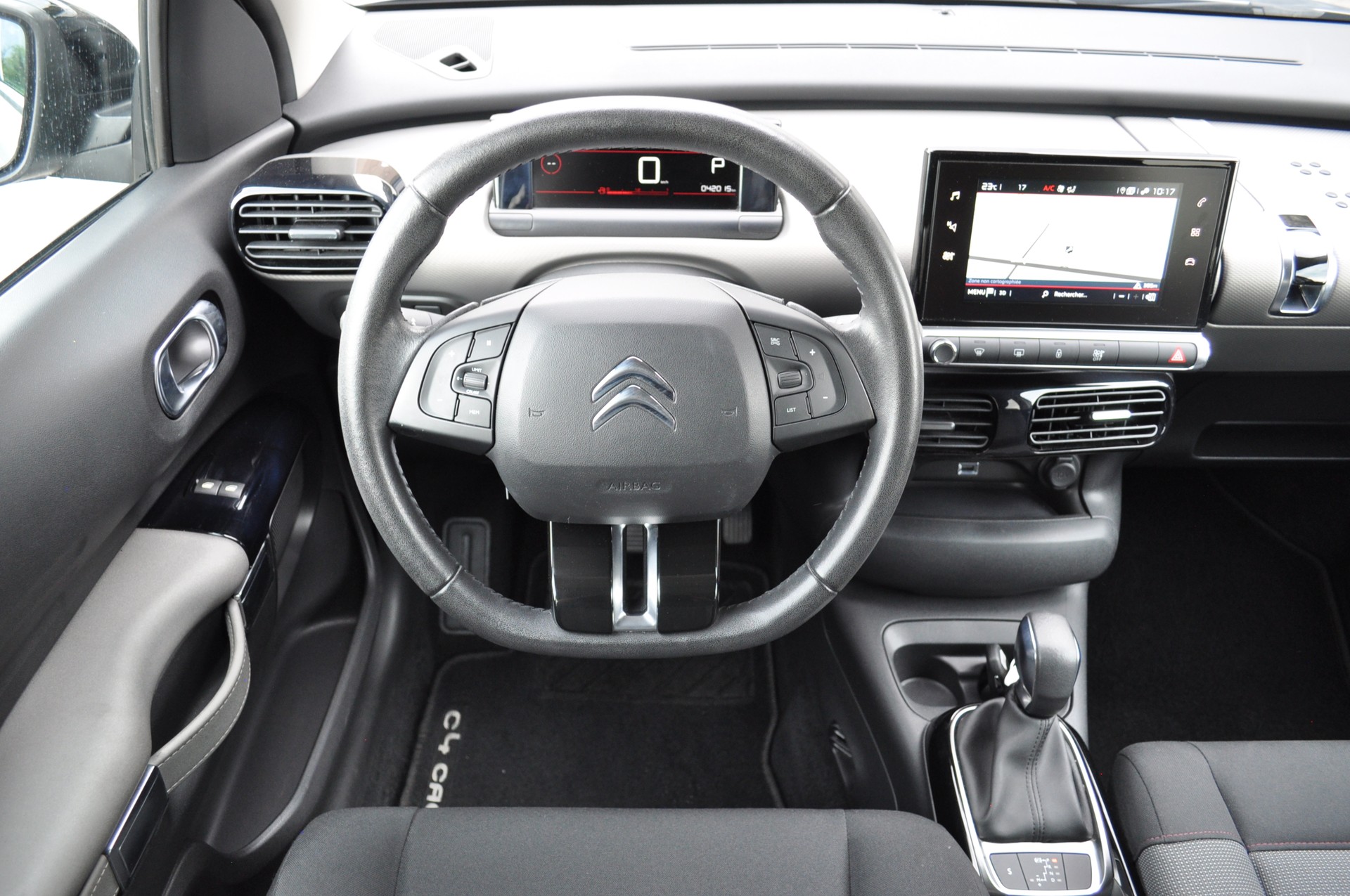 CITROEN C4 Cactus 1.2 Pure Tech Shine EAT6-image-10