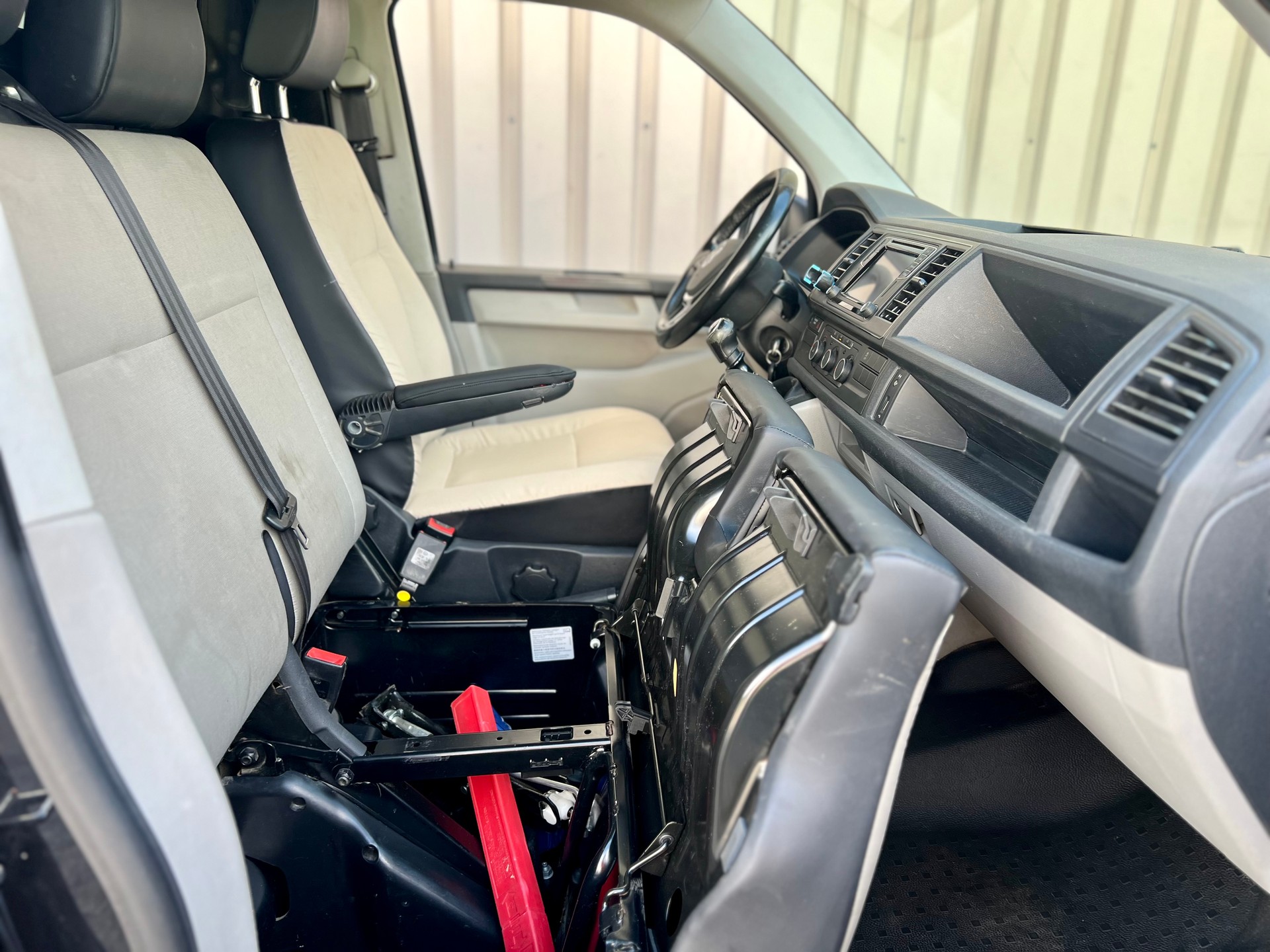 VW T6 2.0 TDI 4Motion black Edition by Nutzfahrzewugcenter Seetal-image-14