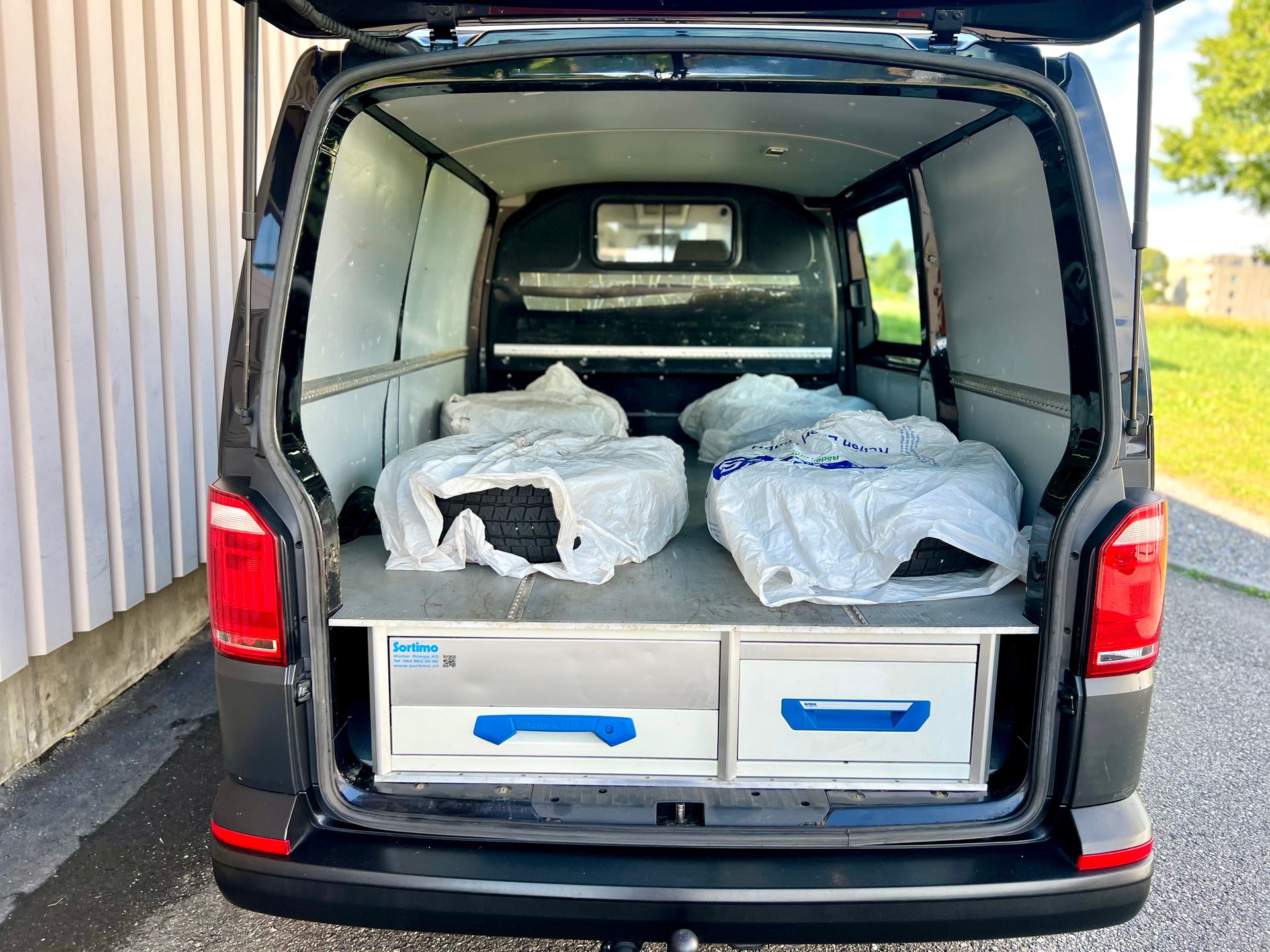 VW T6 2.0 TDI 4Motion black Edition by Nutzfahrzewugcenter Seetal-image-9