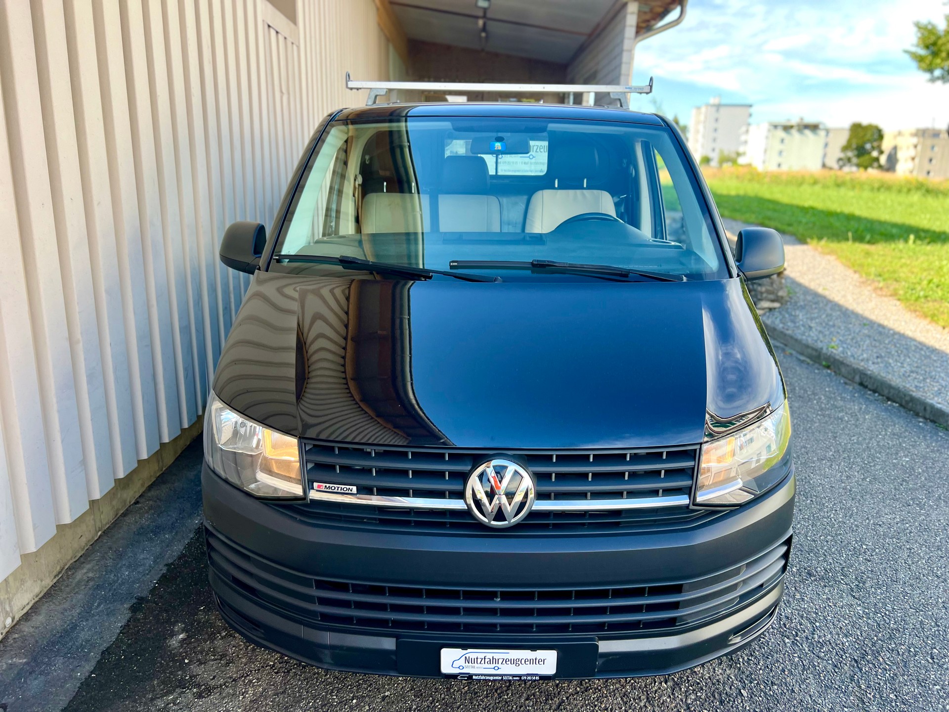 VW T6 2.0 TDI 4Motion black Edition by Nutzfahrzewugcenter Seetal-image-3