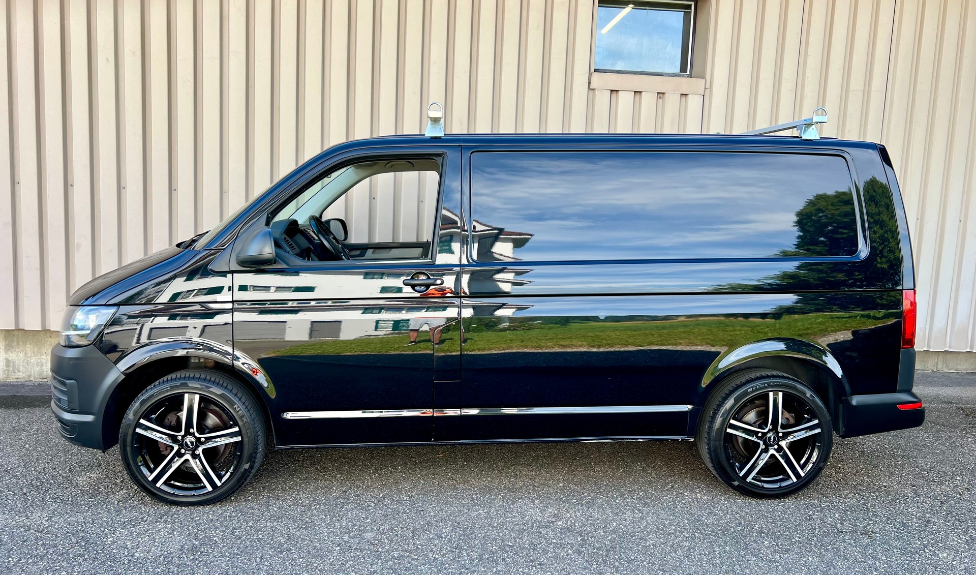 VW T6 2.0 TDI 4Motion black Edition by Nutzfahrzewugcenter Seetal-image-4