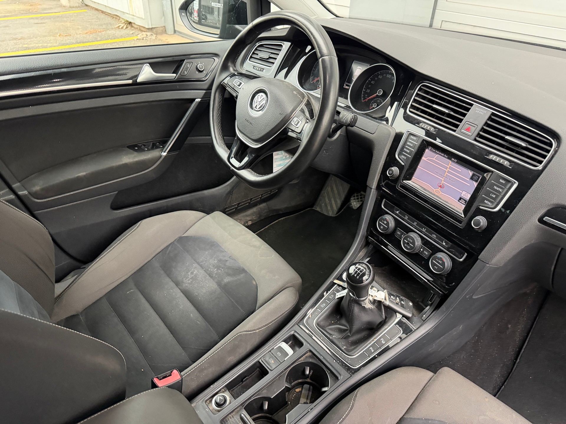 VW Golf 2.0 TDI Highline 4Motion-image-11