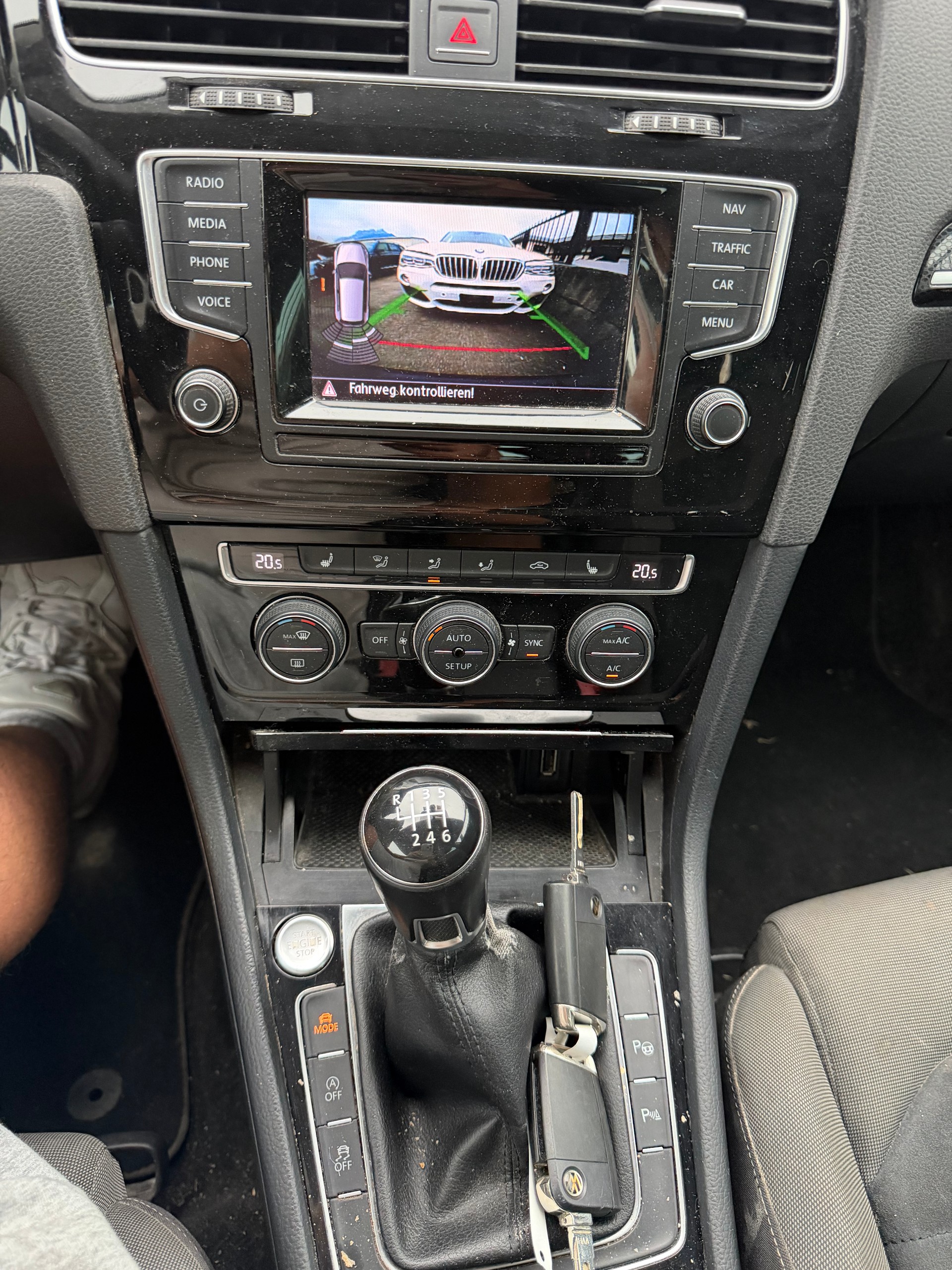 VW Golf 2.0 TDI Highline 4Motion-image-12
