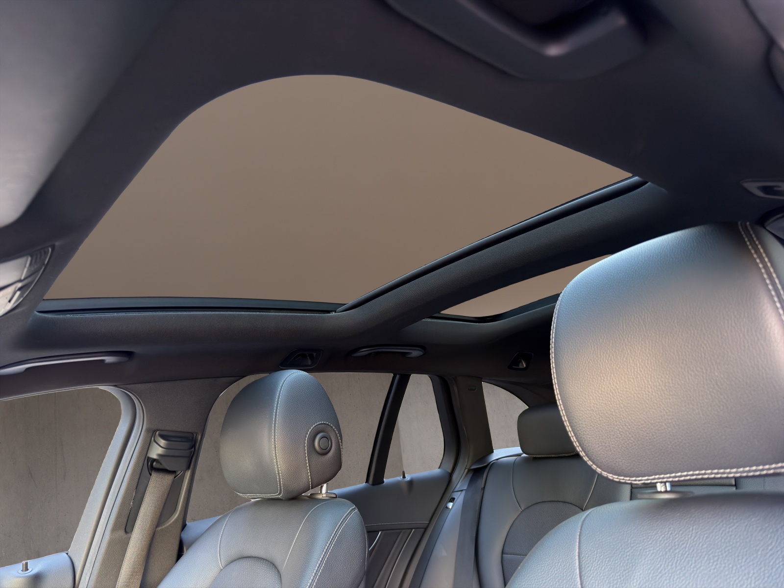 MERCEDES-BENZ C 220 BlueTEC AMG Line 7G-Tronic-image-23