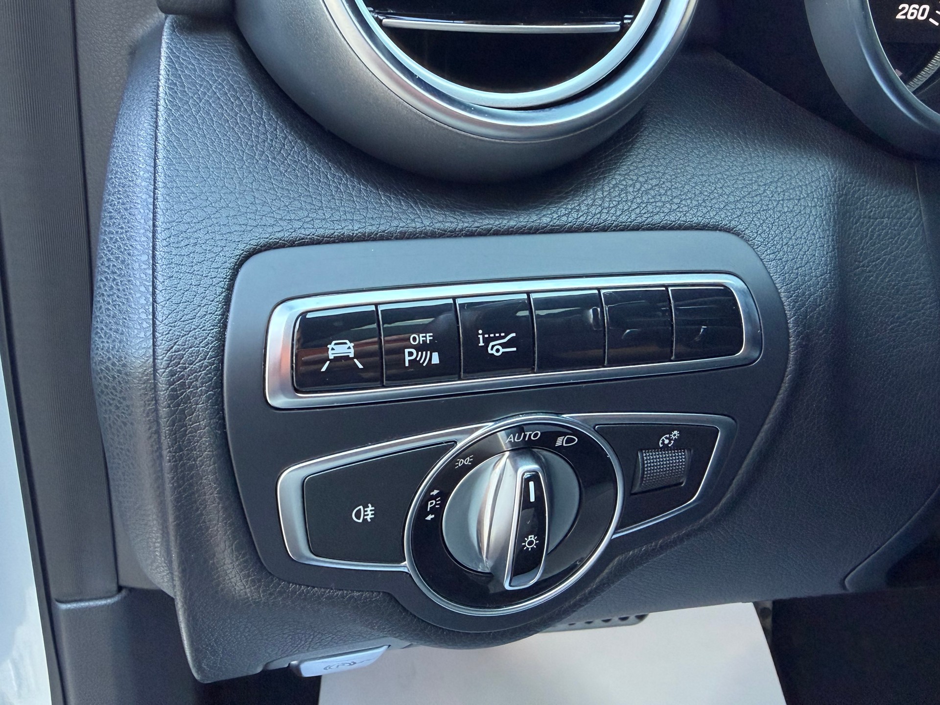 MERCEDES-BENZ C 220 BlueTEC AMG Line 7G-Tronic-image-22