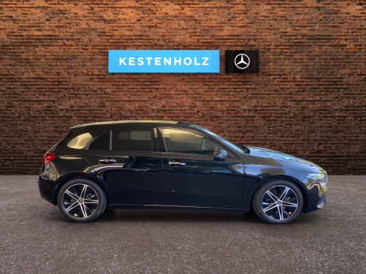MERCEDES-BENZ A 180-showroom-element-2