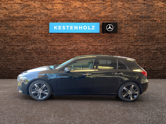 MERCEDES-BENZ A 180-showroom-element-3