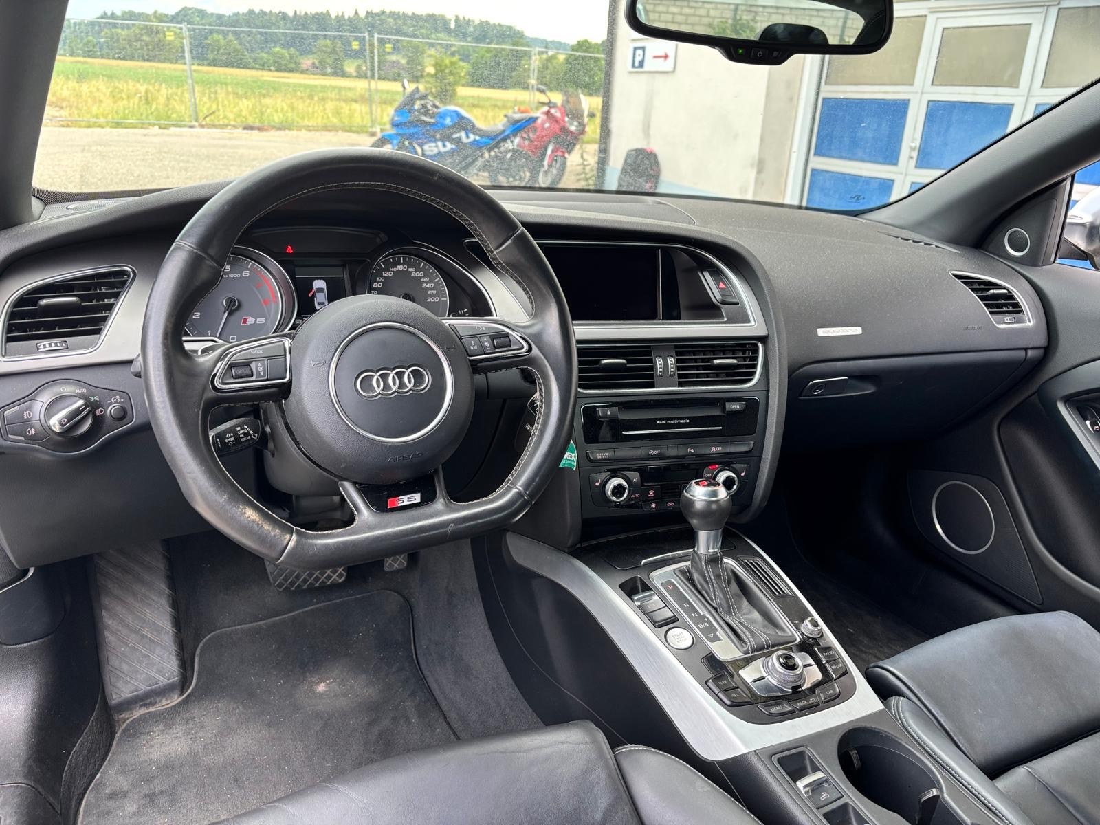 AUDI S5 Cabrio 3.0 TFSI quattro S-tronic-image-12