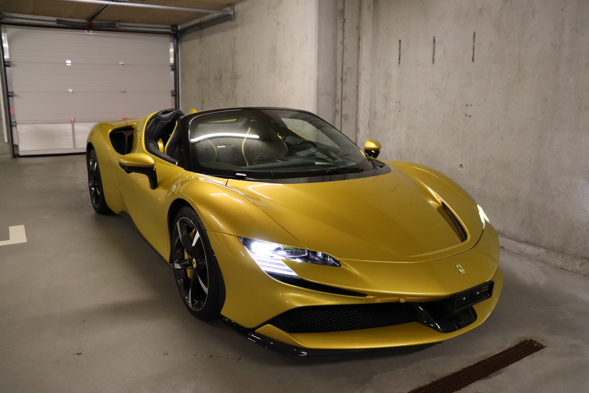 FERRARI SF90 Spider-image-0