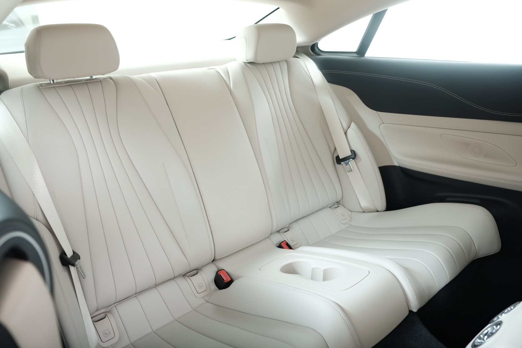 MERCEDES-BENZ E 200 Coupé 4Matic AMG Line 9G-Tronic-image-11