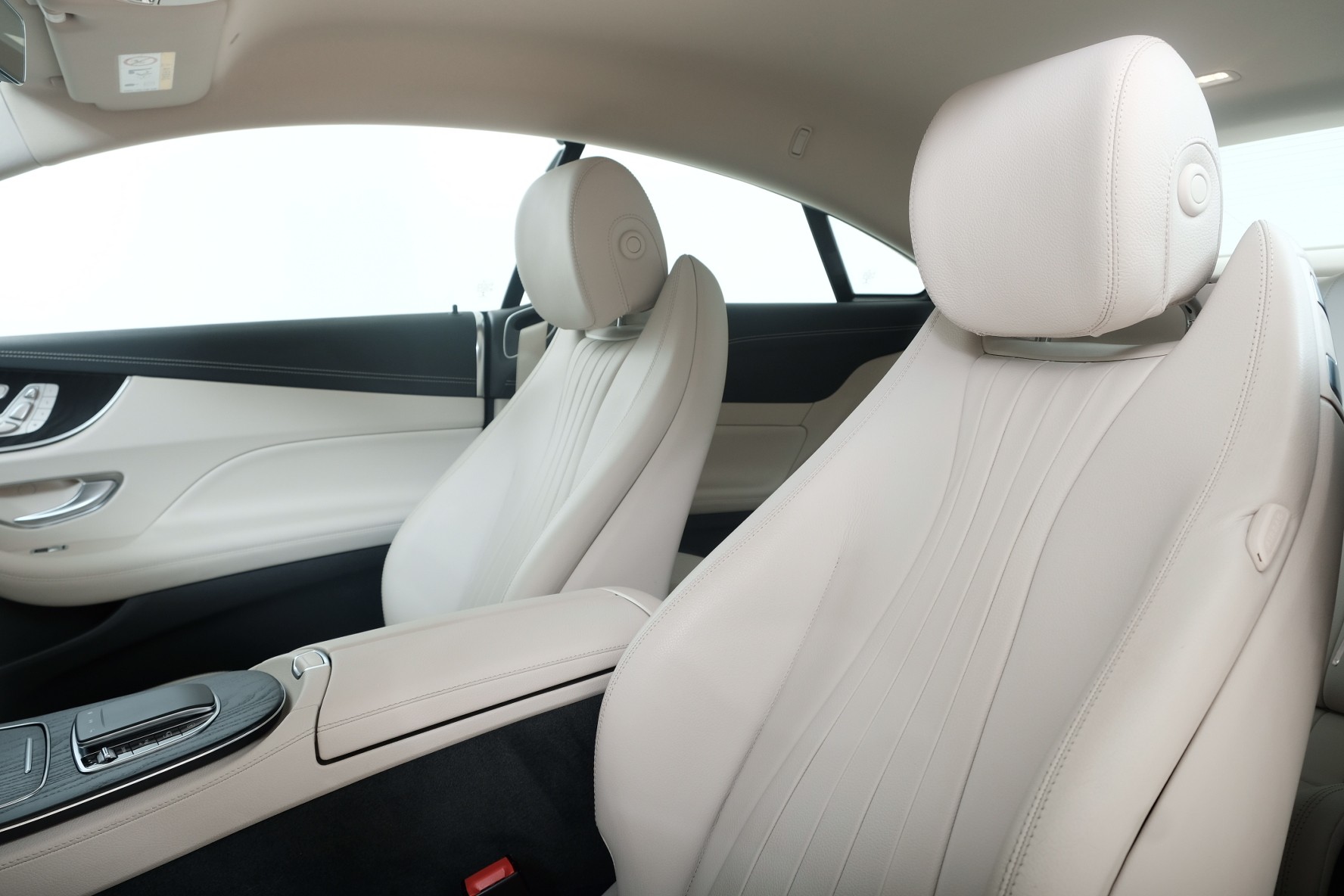 MERCEDES-BENZ E 200 Coupé 4Matic AMG Line 9G-Tronic-image-10