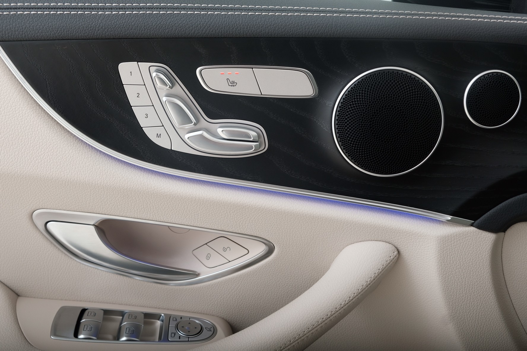 MERCEDES-BENZ E 200 Coupé 4Matic AMG Line 9G-Tronic-image-9
