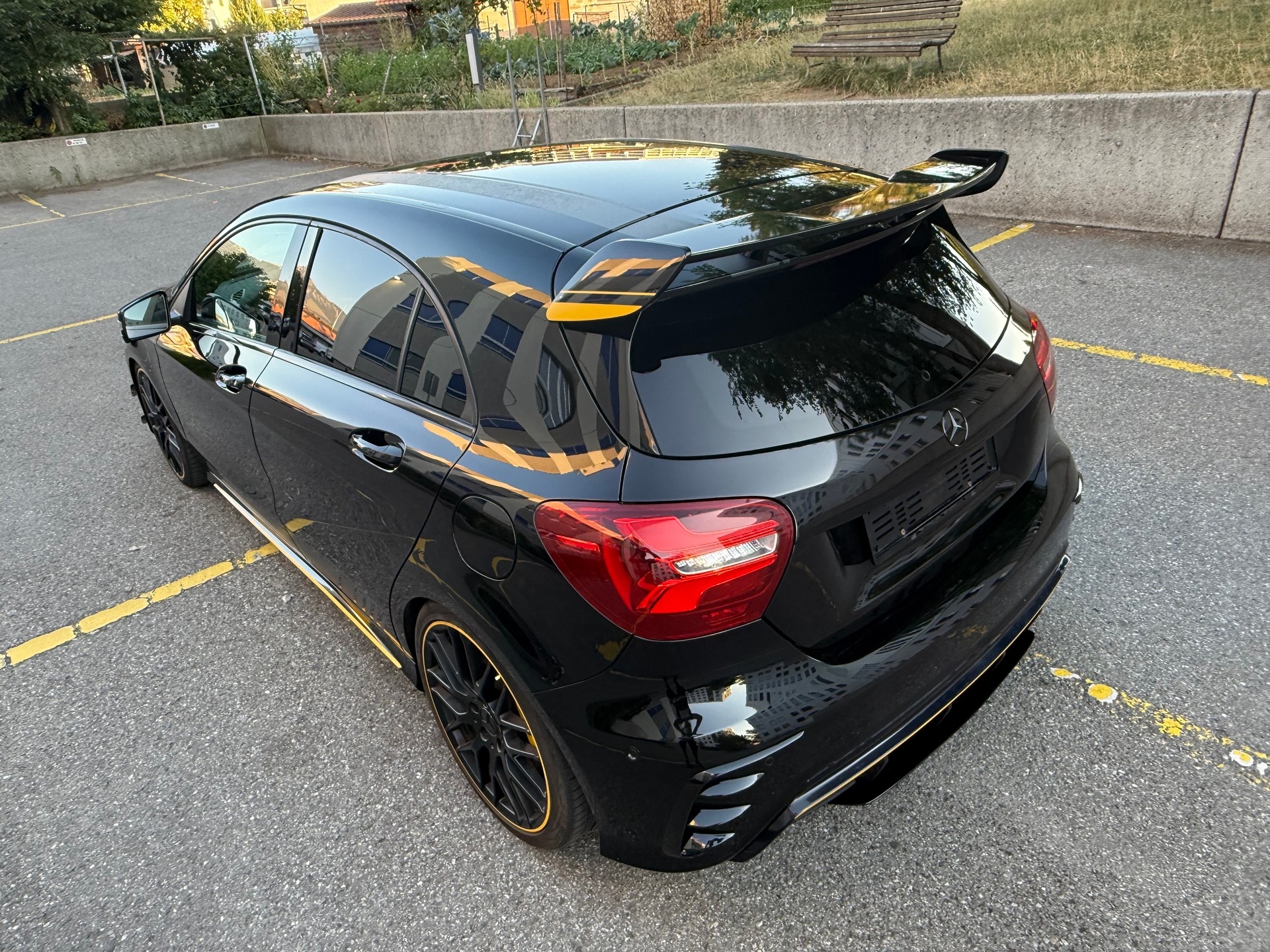 MERCEDES-BENZ A 45 AMG Yellow Night Edition 4Matic 7G-DCT-image-4
