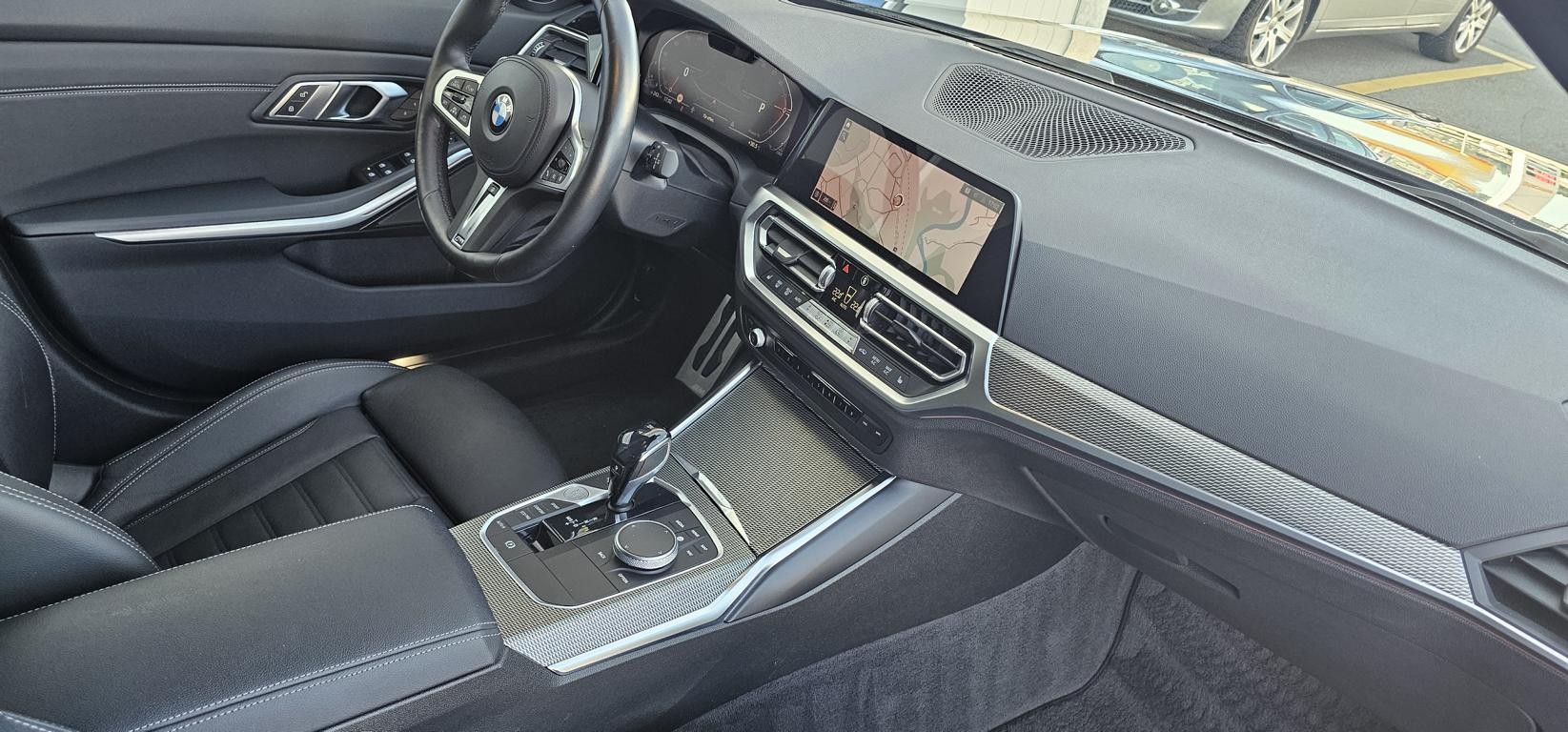 BMW 320d xDrive 48V Touring M Sport Steptronic-image-13