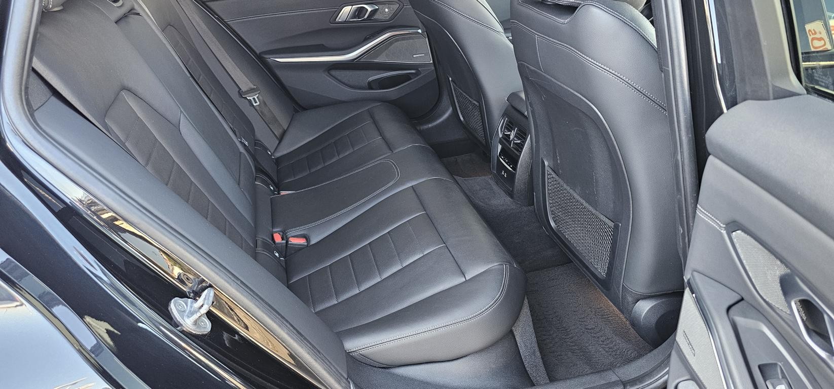 BMW 320d xDrive 48V Touring M Sport Steptronic-image-16
