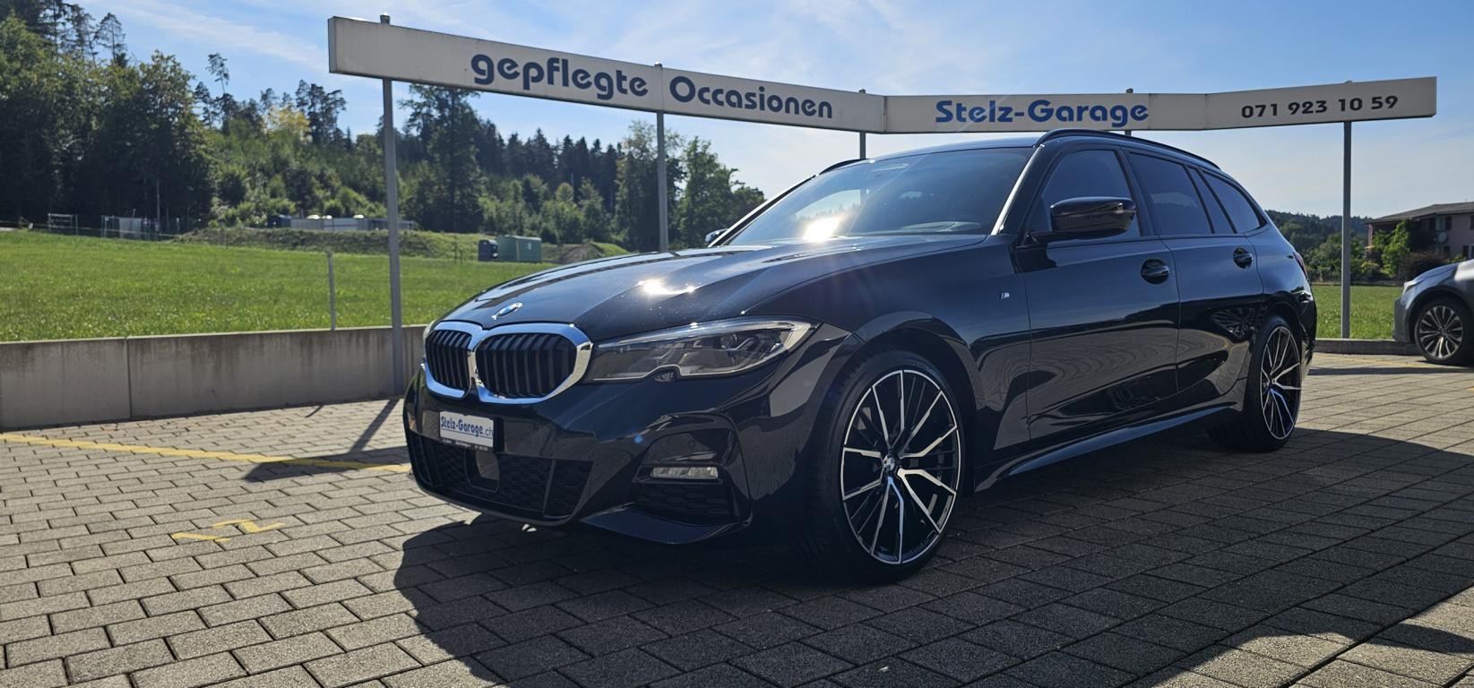 BMW 320d xDrive 48V Touring M Sport Steptronic-image-3