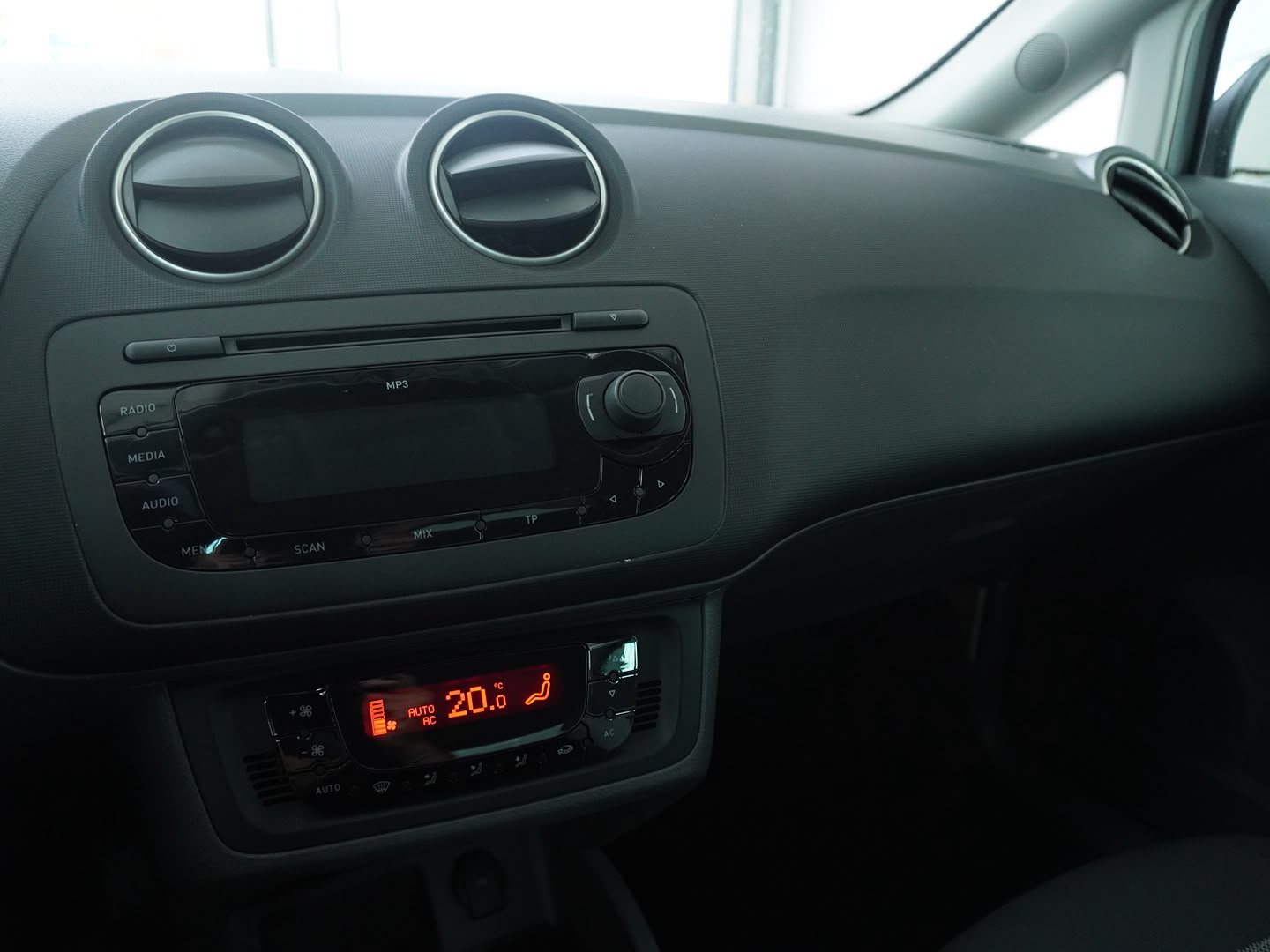 SEAT Ibiza 1.6 Style DSG-image-6