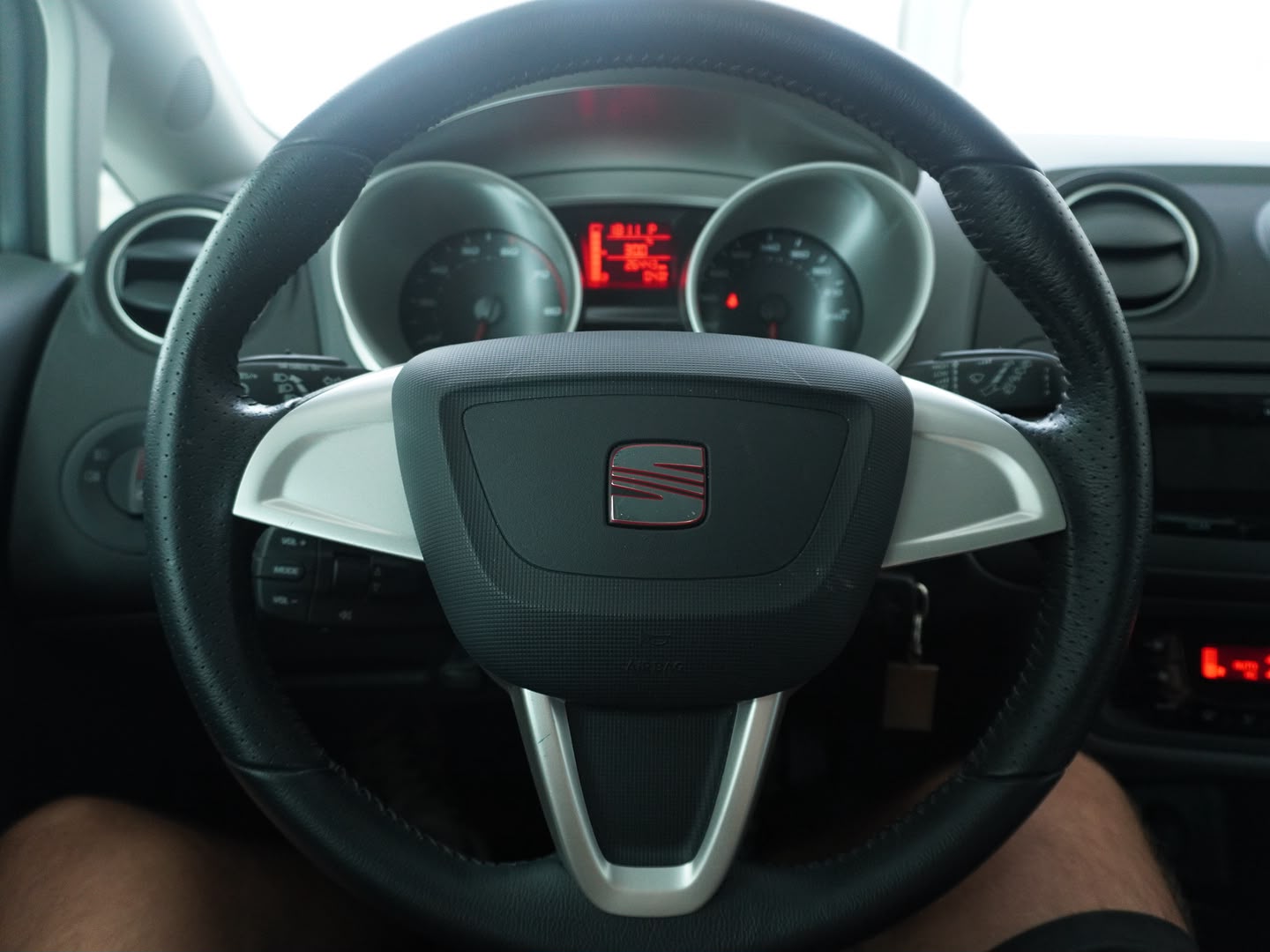 SEAT Ibiza 1.6 Style DSG-image-5