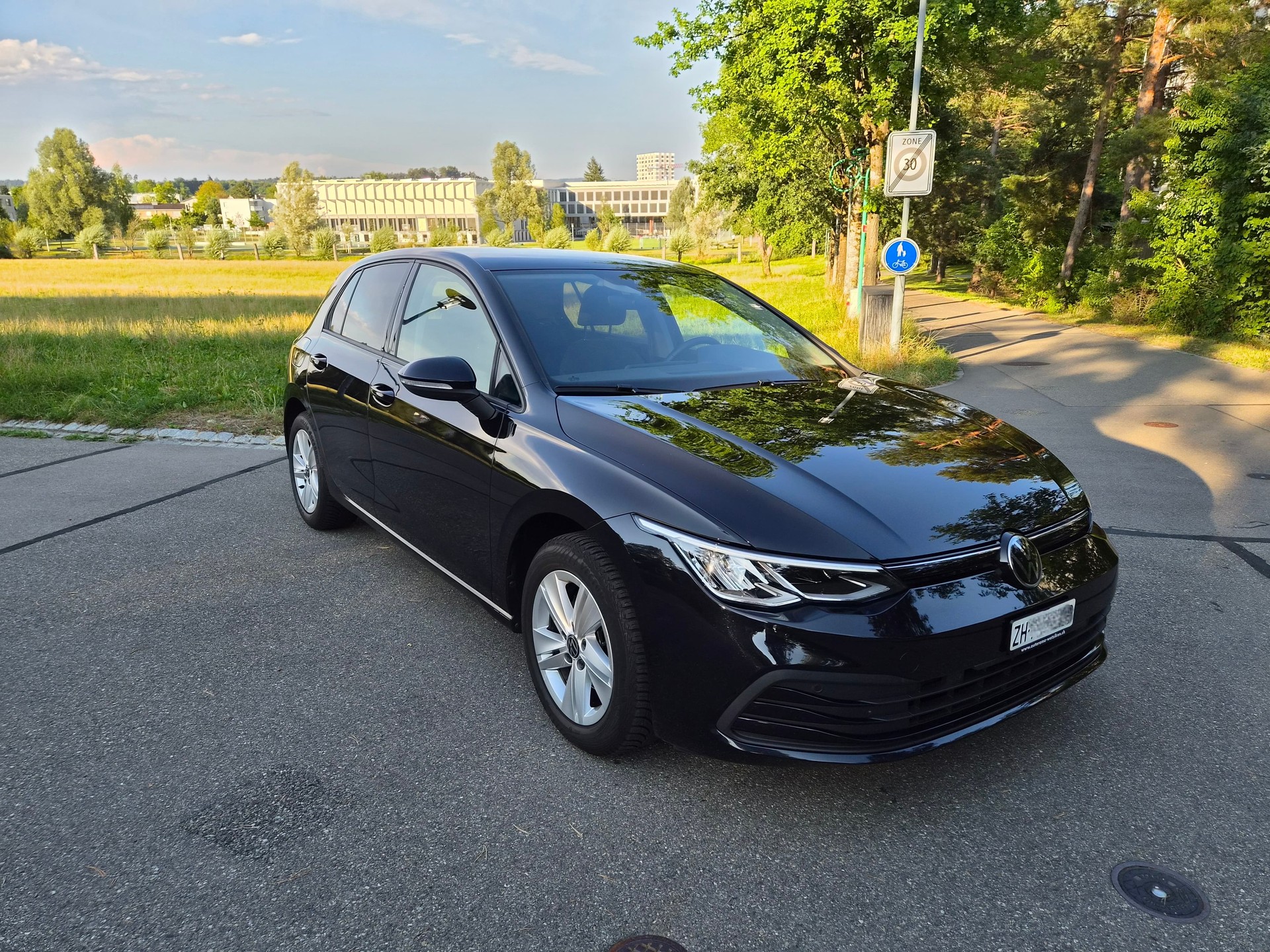 VW Golf 1.5 TSI Life-image-2