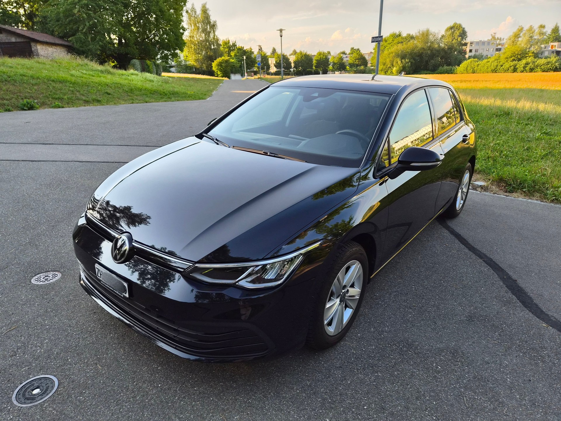 VW Golf 1.5 TSI Life-image-0