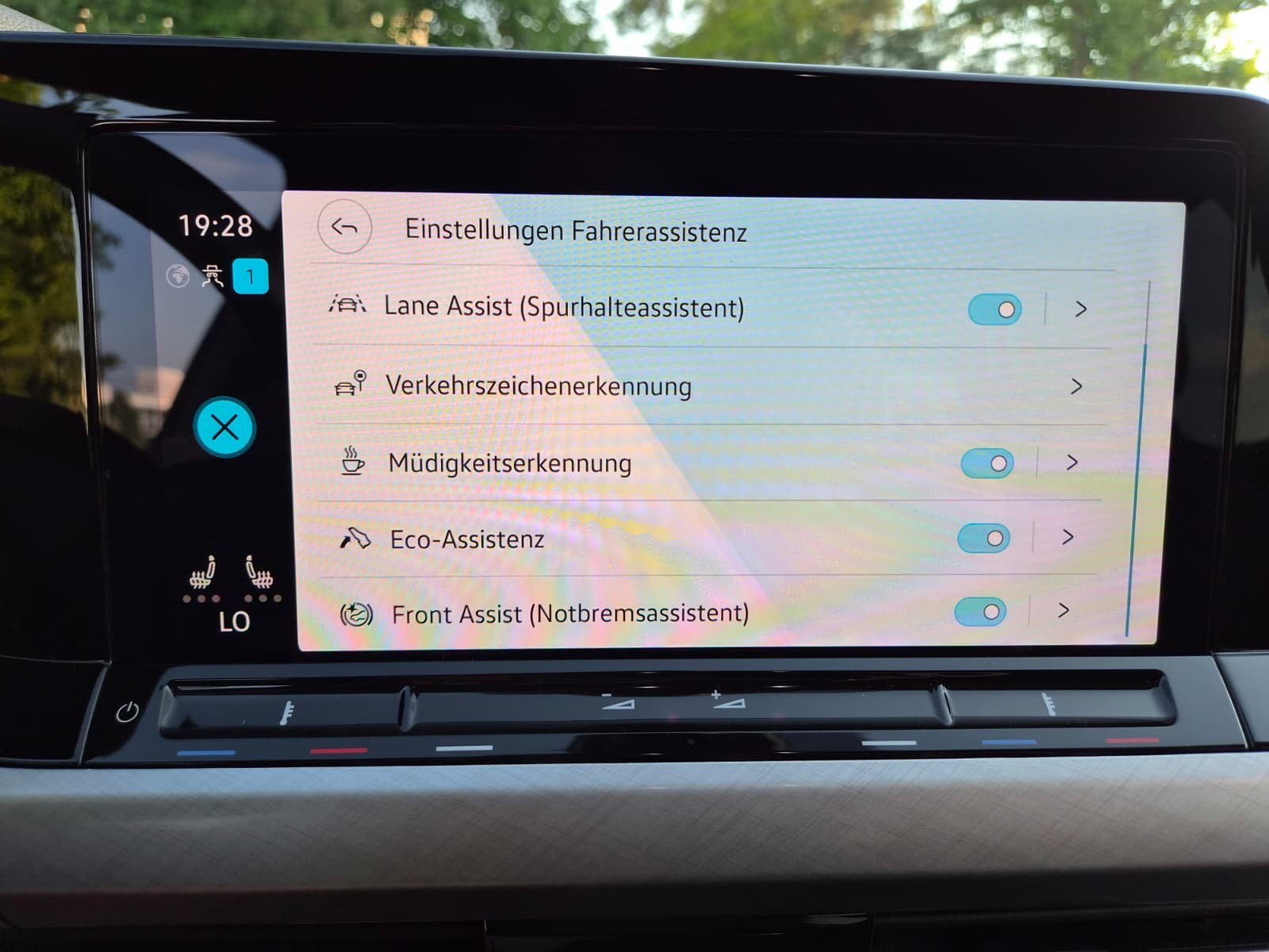 VW Golf 1.5 TSI Life-image-16
