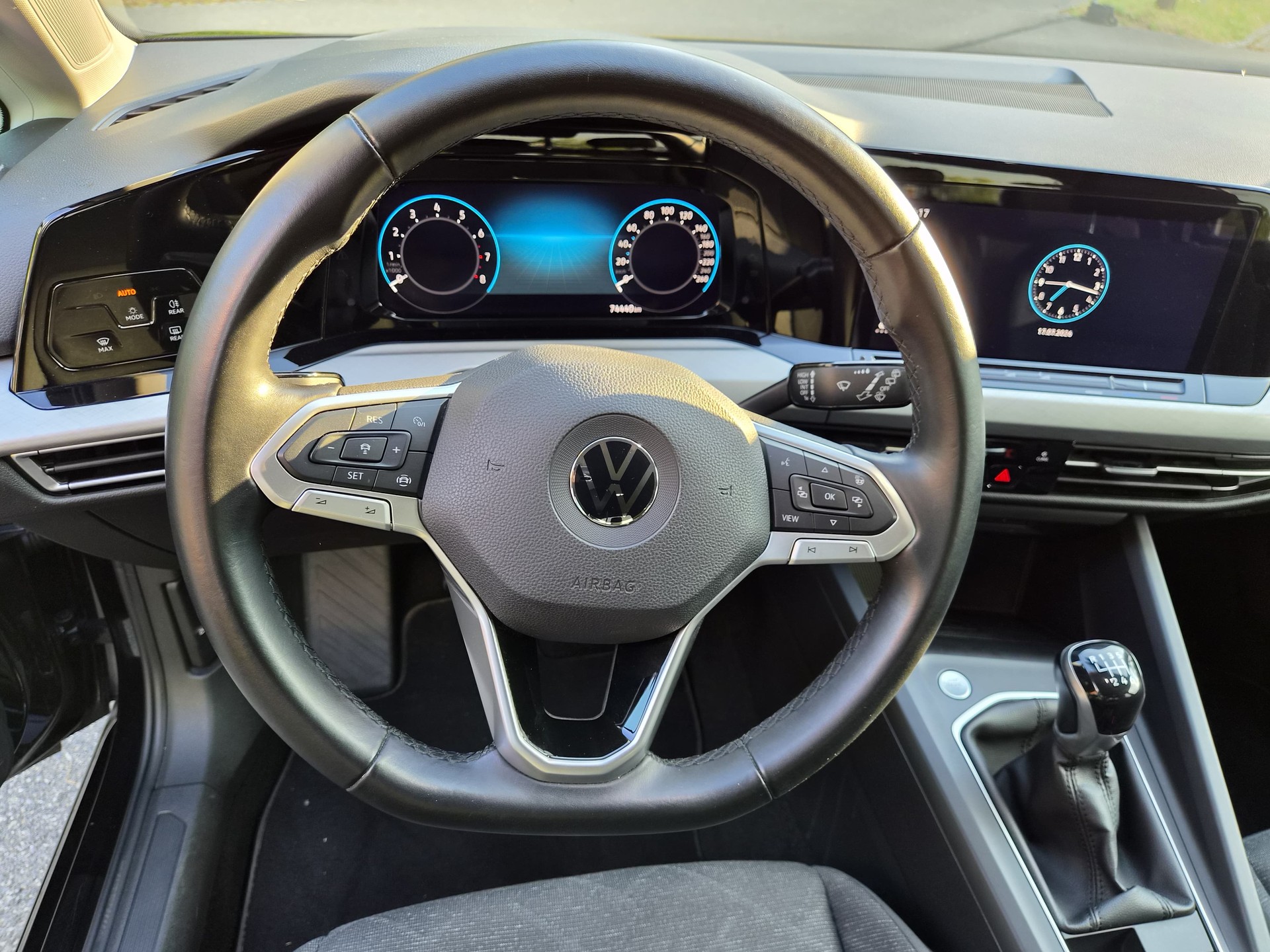 VW Golf 1.5 TSI Life-image-7