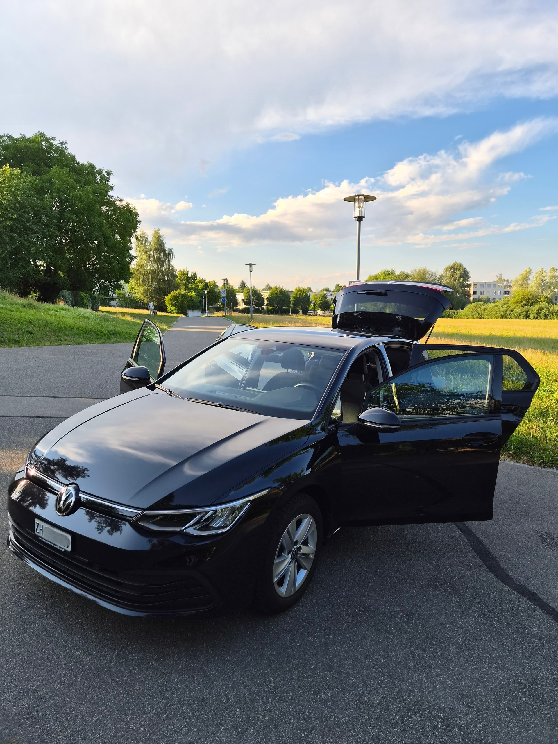VW Golf 1.5 TSI Life-image-1