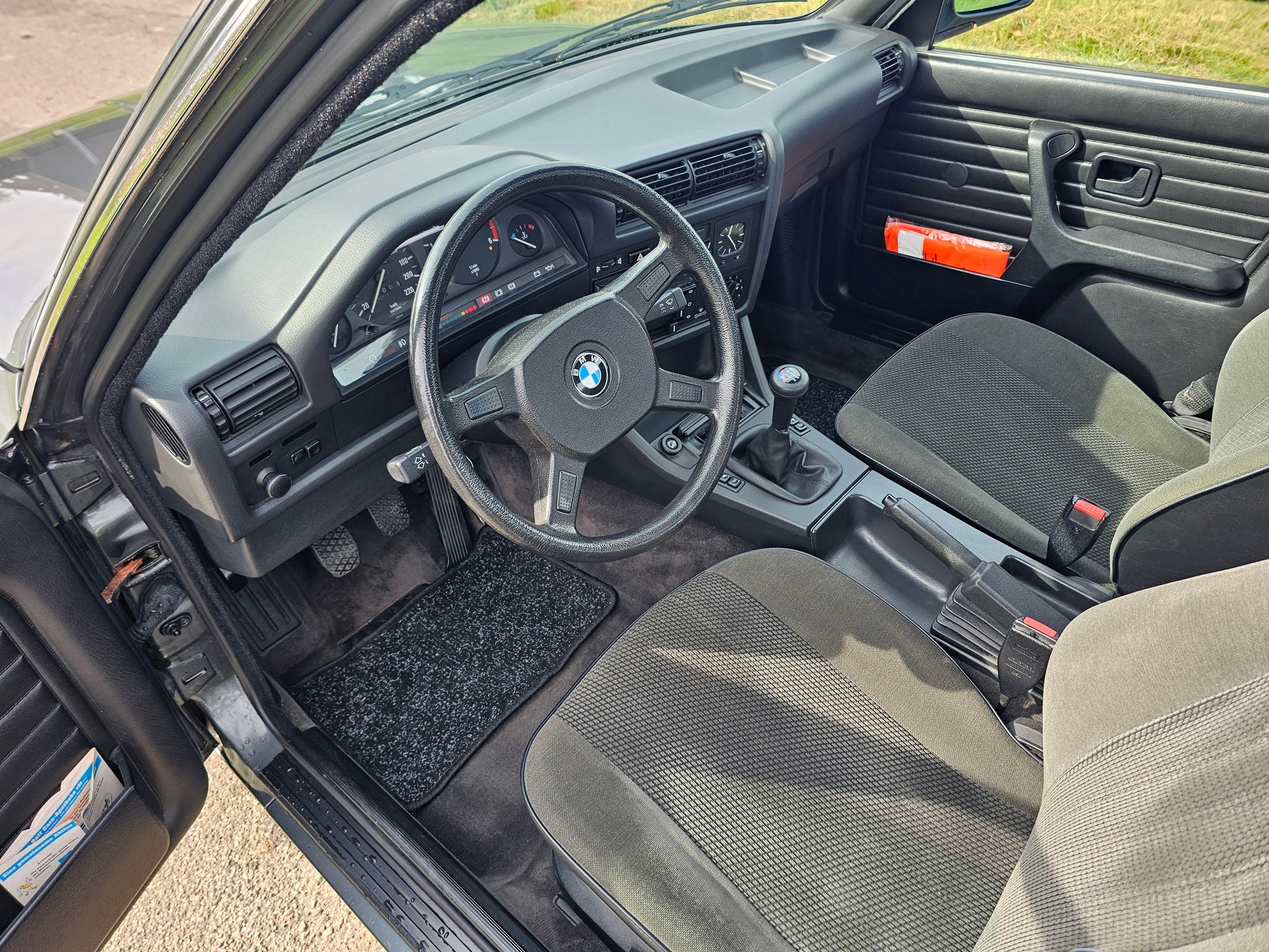 BMW 324-image-4