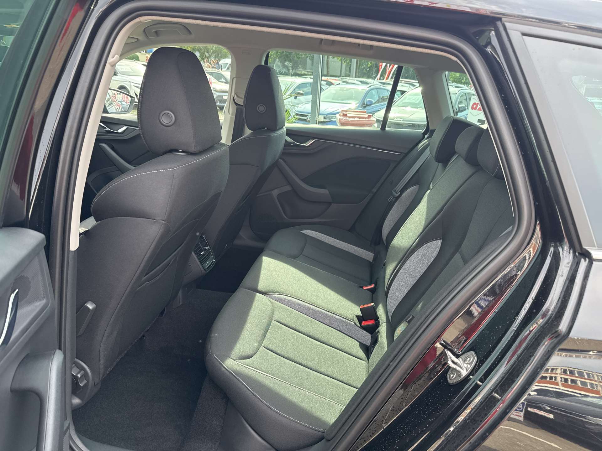 SKODA Kamiq 1.0 TSi Selection DSG-Automat-image-6