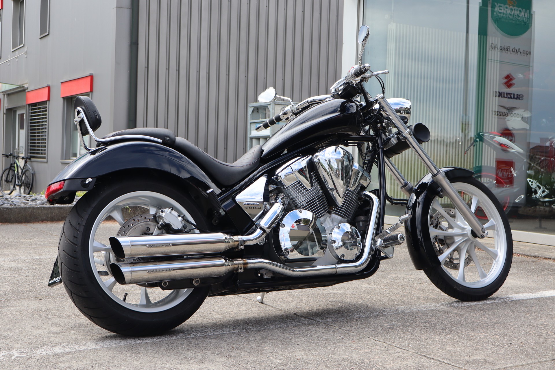 HONDA VT 1300 CX ABS-showroom-element-2