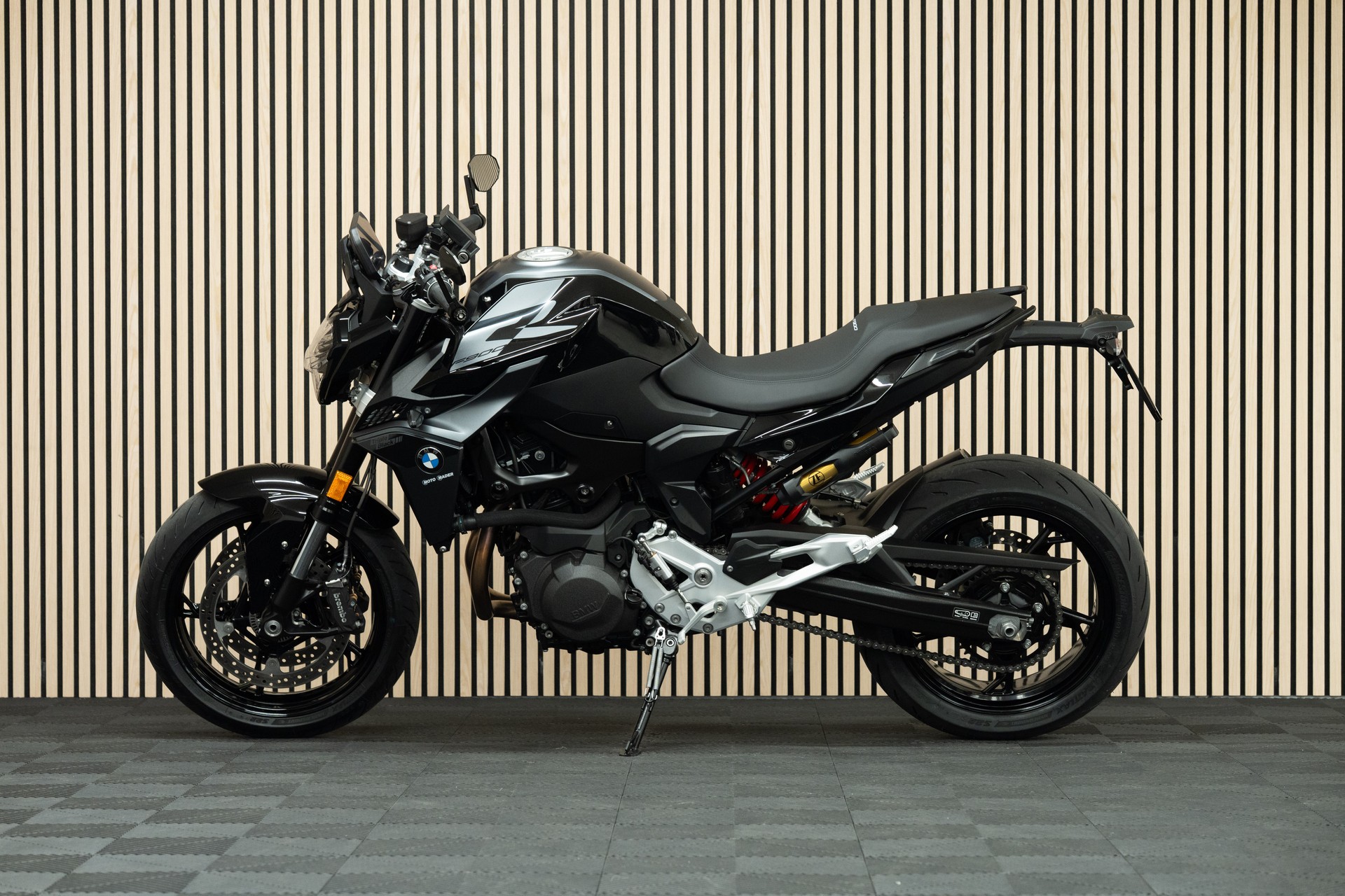 BMW F 900 R mit Remus Endschalldämpfer-image-1