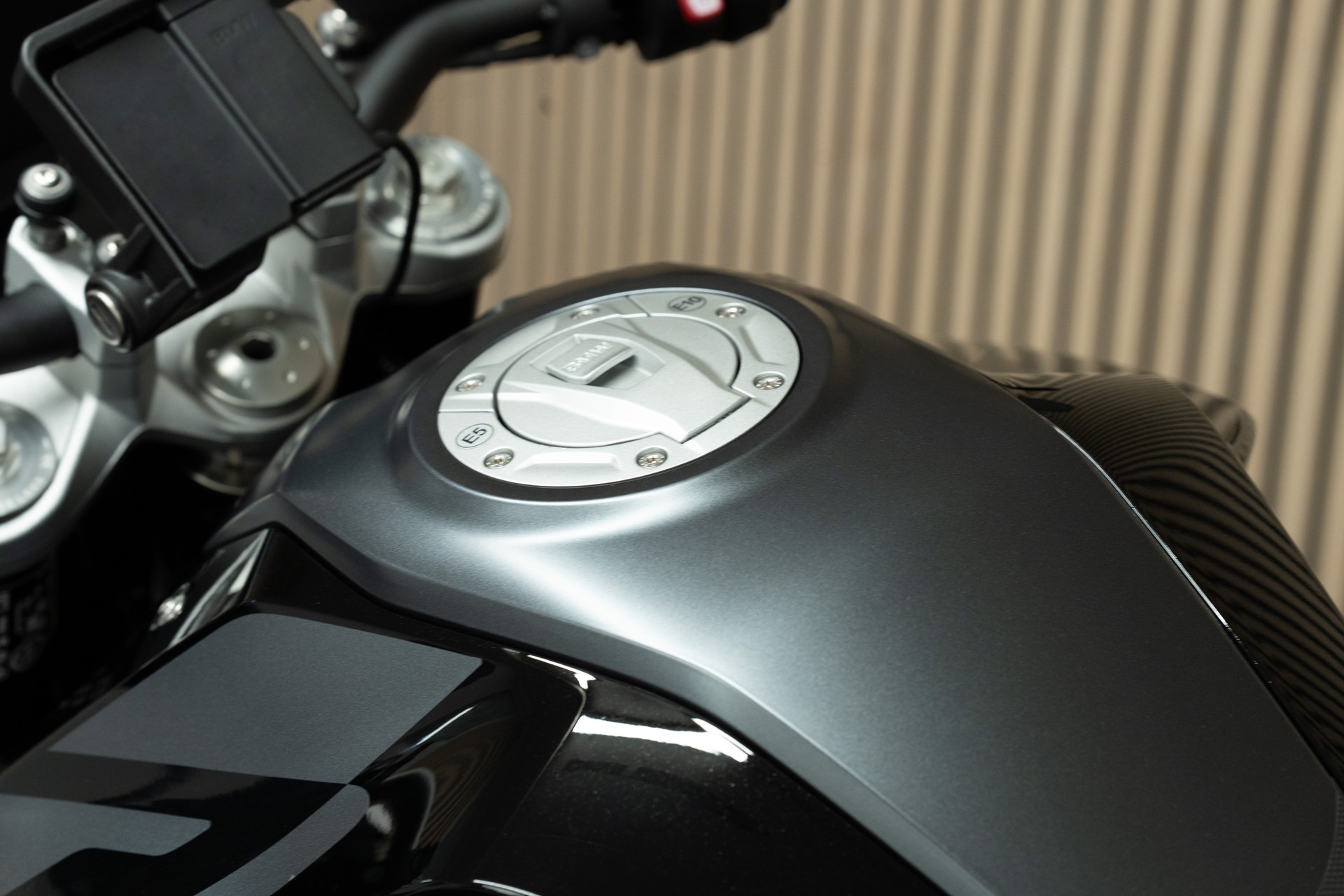 BMW F 900 R mit Remus Endschalldämpfer-image-4