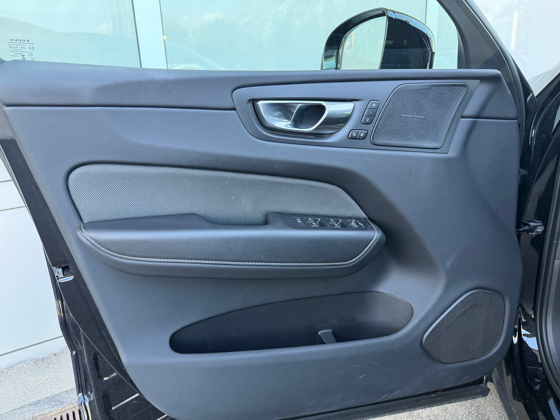 VOLVO XC60 T6 eAWD R-Design Geartronic-image-10